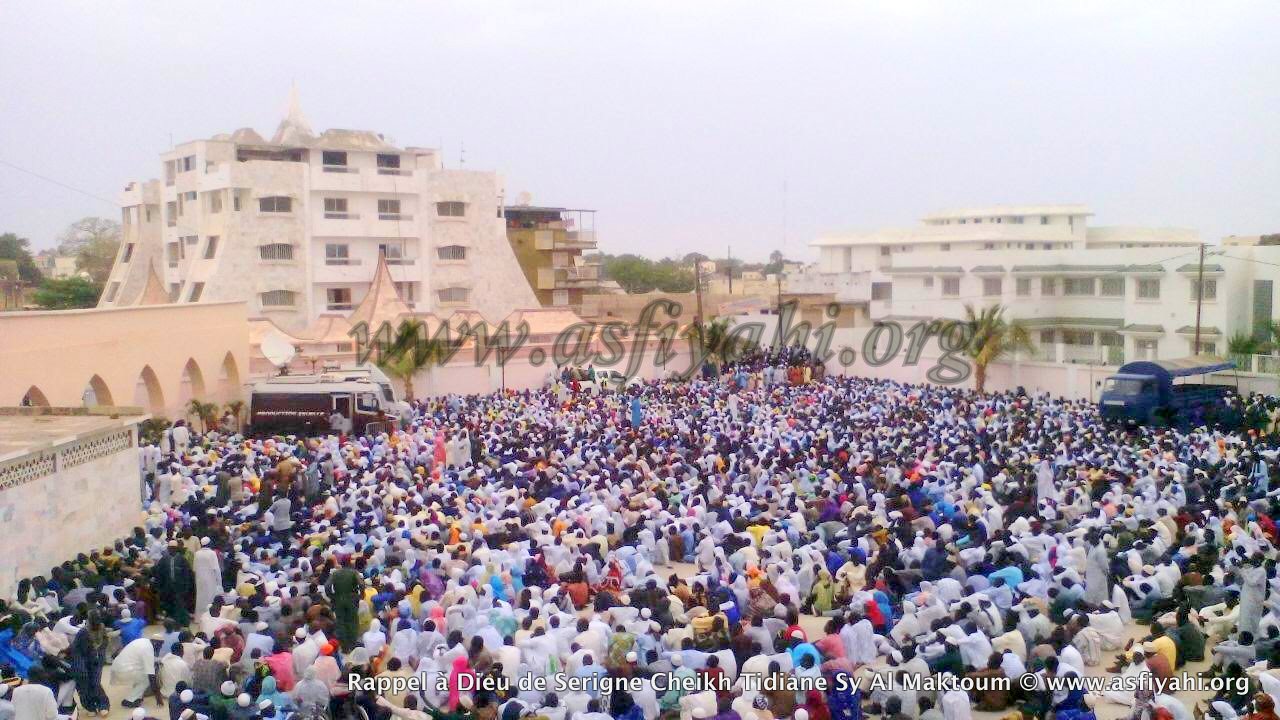 PHOTOS - RAPPEL À DIEU D'AL MAKTOUM: Plusieurs milliers de fidèles se recueillent