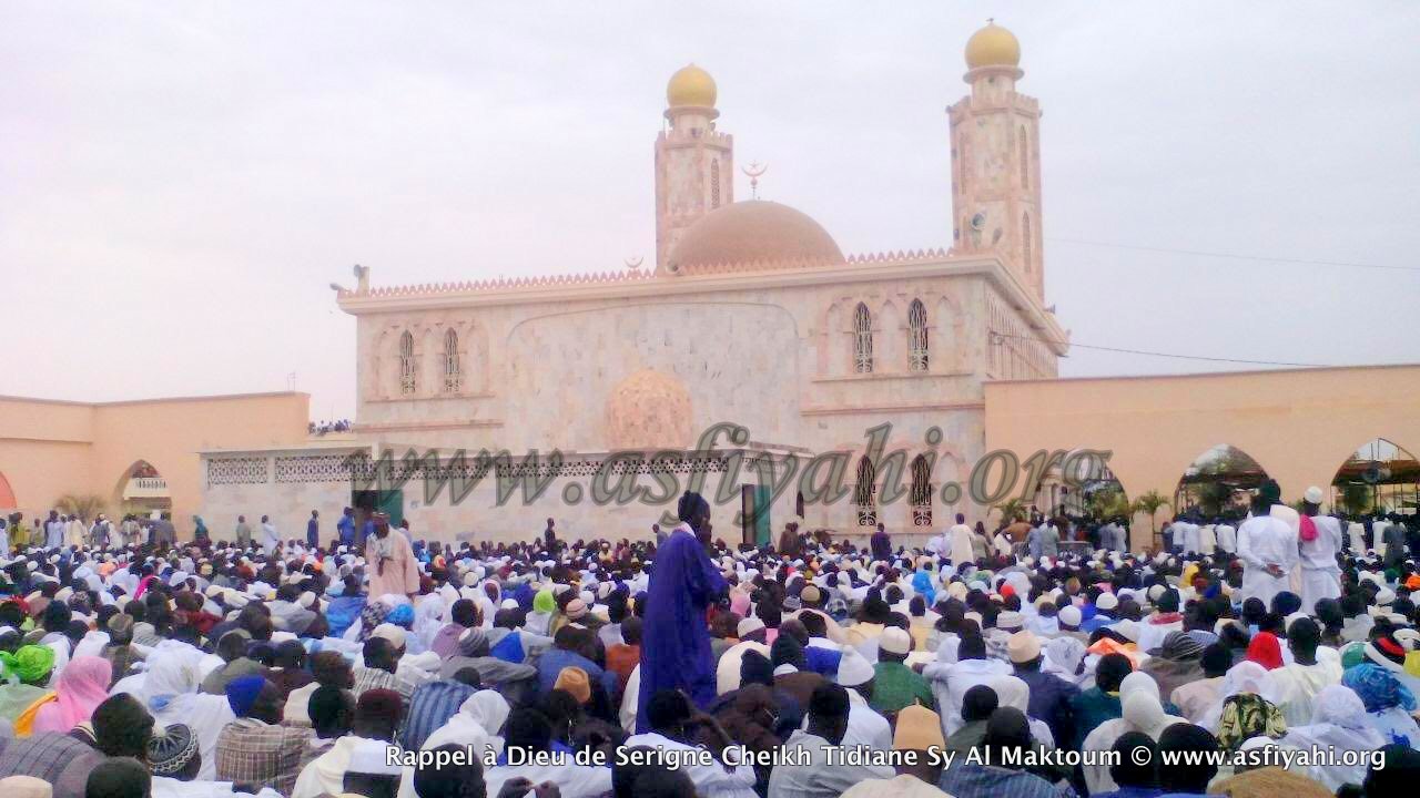 PHOTOS - RAPPEL À DIEU D'AL MAKTOUM: Plusieurs milliers de fidèles se recueillent