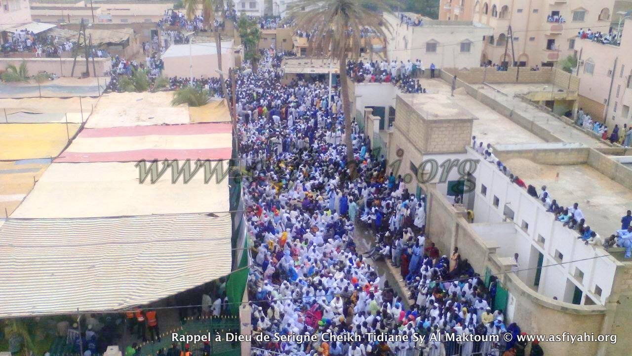 PHOTOS - RAPPEL À DIEU D'AL MAKTOUM: Plusieurs milliers de fidèles se recueillent