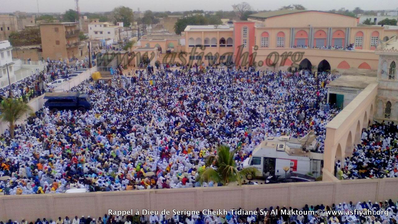 PHOTOS - RAPPEL À DIEU D'AL MAKTOUM: Plusieurs milliers de fidèles se recueillent
