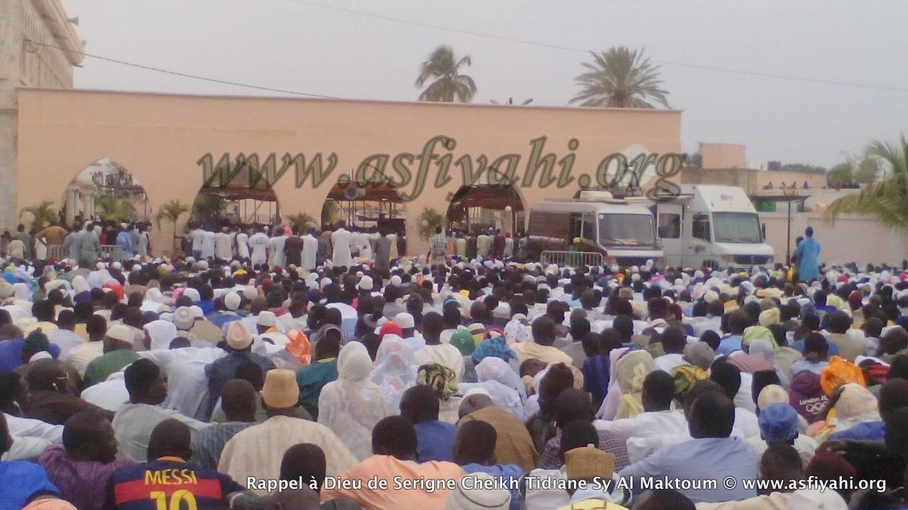PHOTOS - RAPPEL À DIEU D'AL MAKTOUM: Plusieurs milliers de fidèles se recueillent