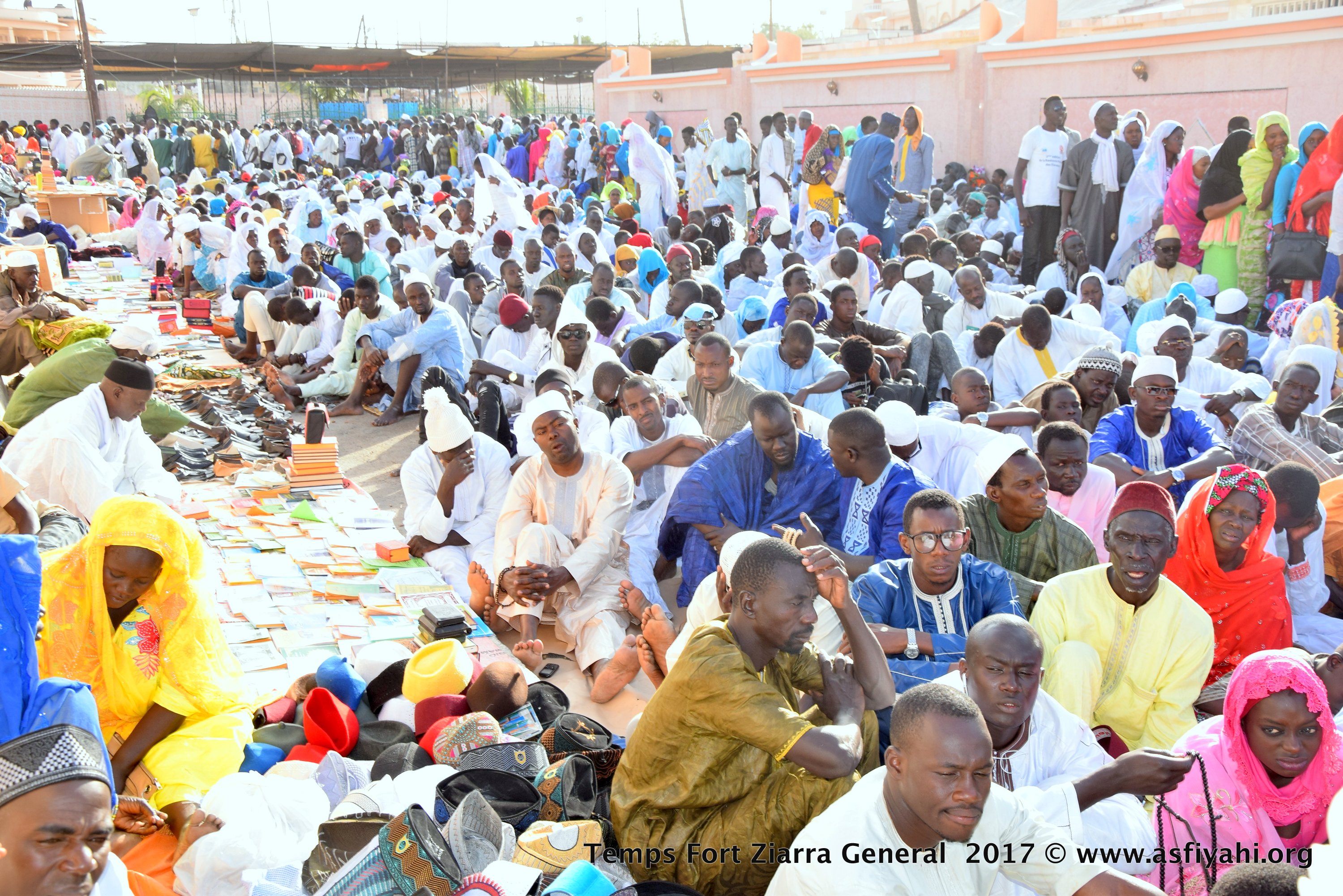 PHOTOS - ALBUM 3 - ZIARRE GENERALE 2017 - Les fidèles s’abreuvent aux sources d'El Hadji Malick Sy (rta)