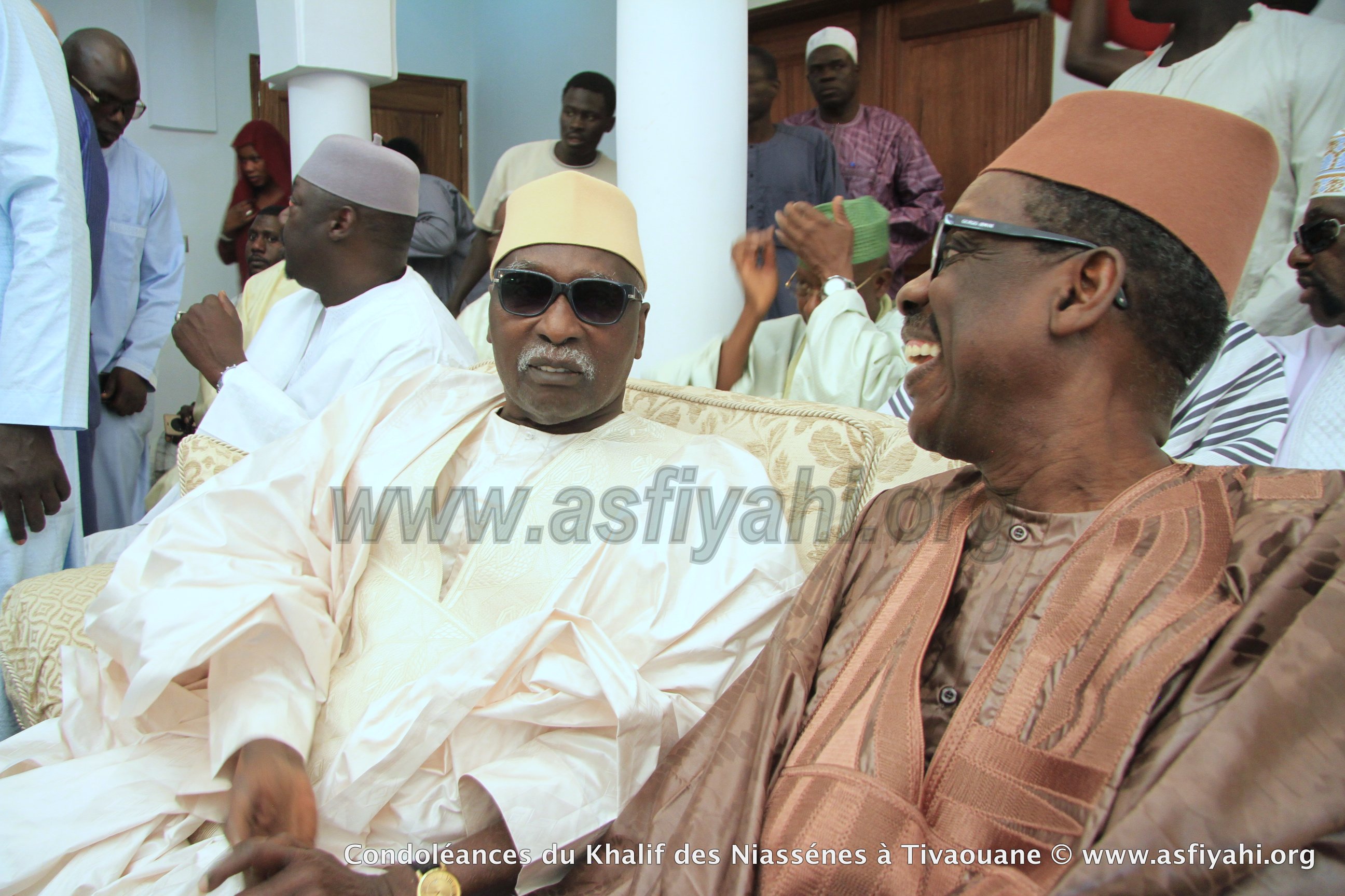 VIDEO - TIVAOUANE - RAPPEL À DIEU D'AL MAKTOUM - Suivez le film de la présentation de Condoléances du khalif de Médina Baye, Cheikh Ahmad Tidiane Niasse 