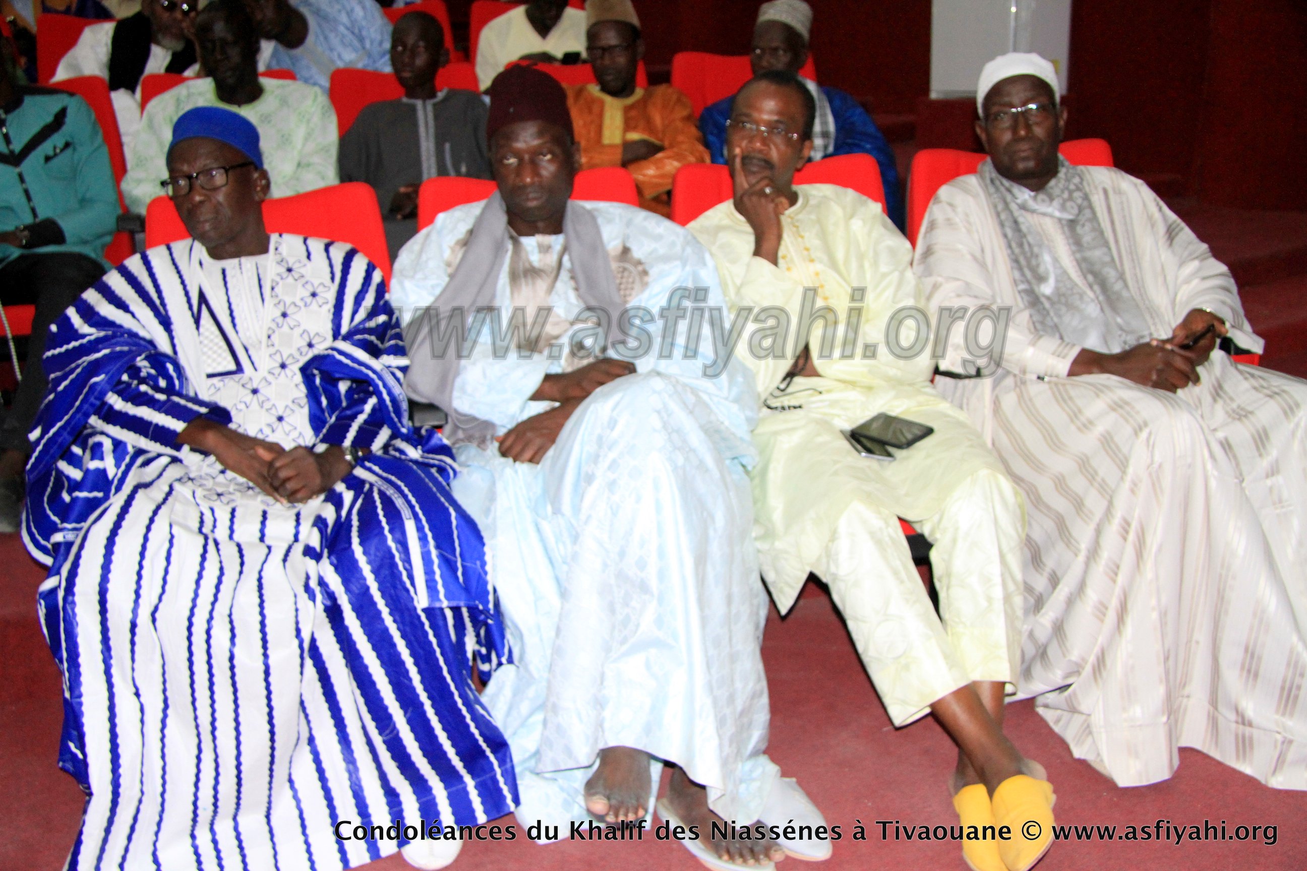 VIDEO - TIVAOUANE - RAPPEL À DIEU D'AL MAKTOUM - Suivez le film de la présentation de Condoléances du khalif de Médina Baye, Cheikh Ahmad Tidiane Niasse 