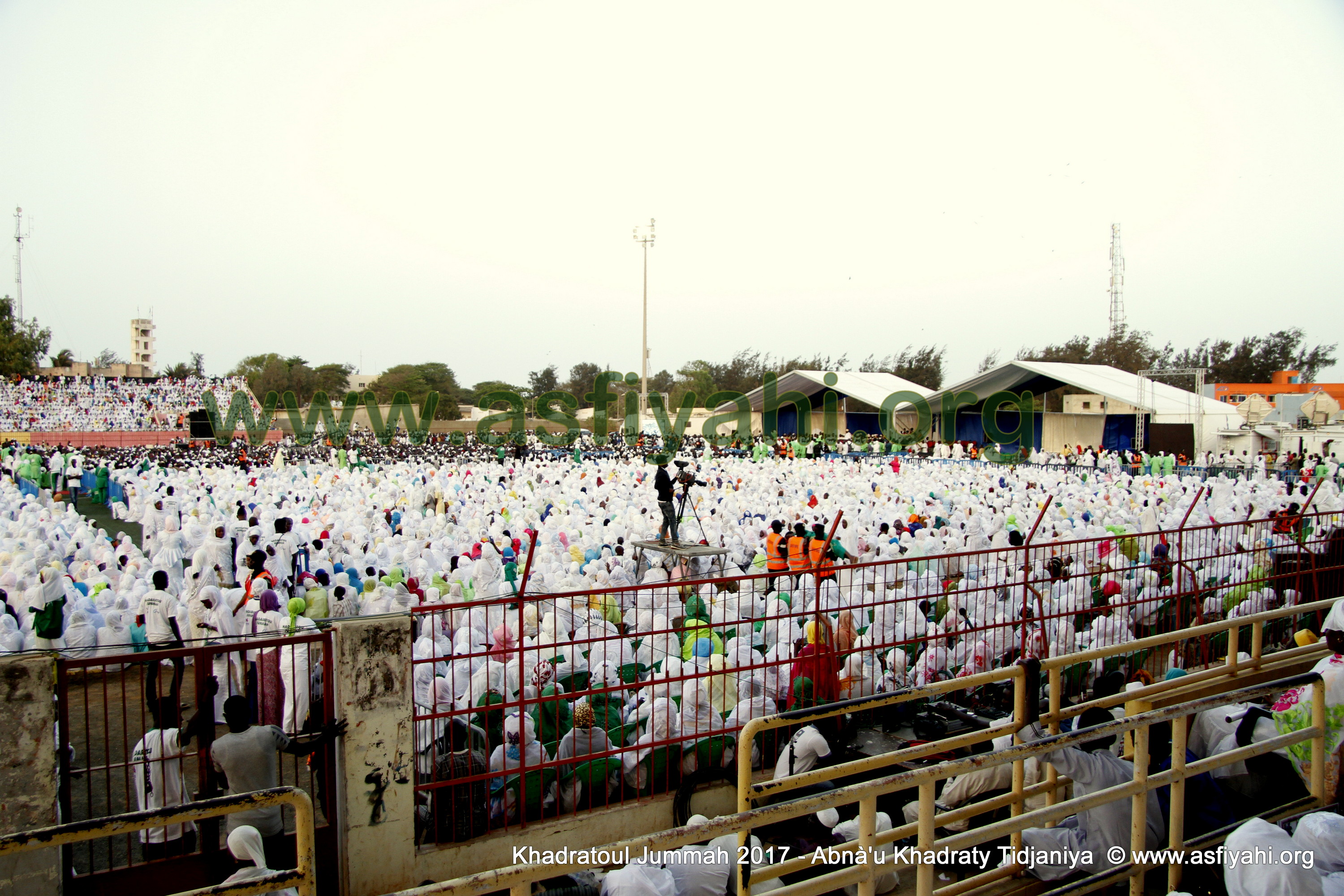 PHOTOS - Retour en Images sur la 5éme édition de la Hadratoul Djumah 2017, organisée au Stade Amadou Barry sous la direction de Serigne Abdoul Aziz Sy AL Amine  