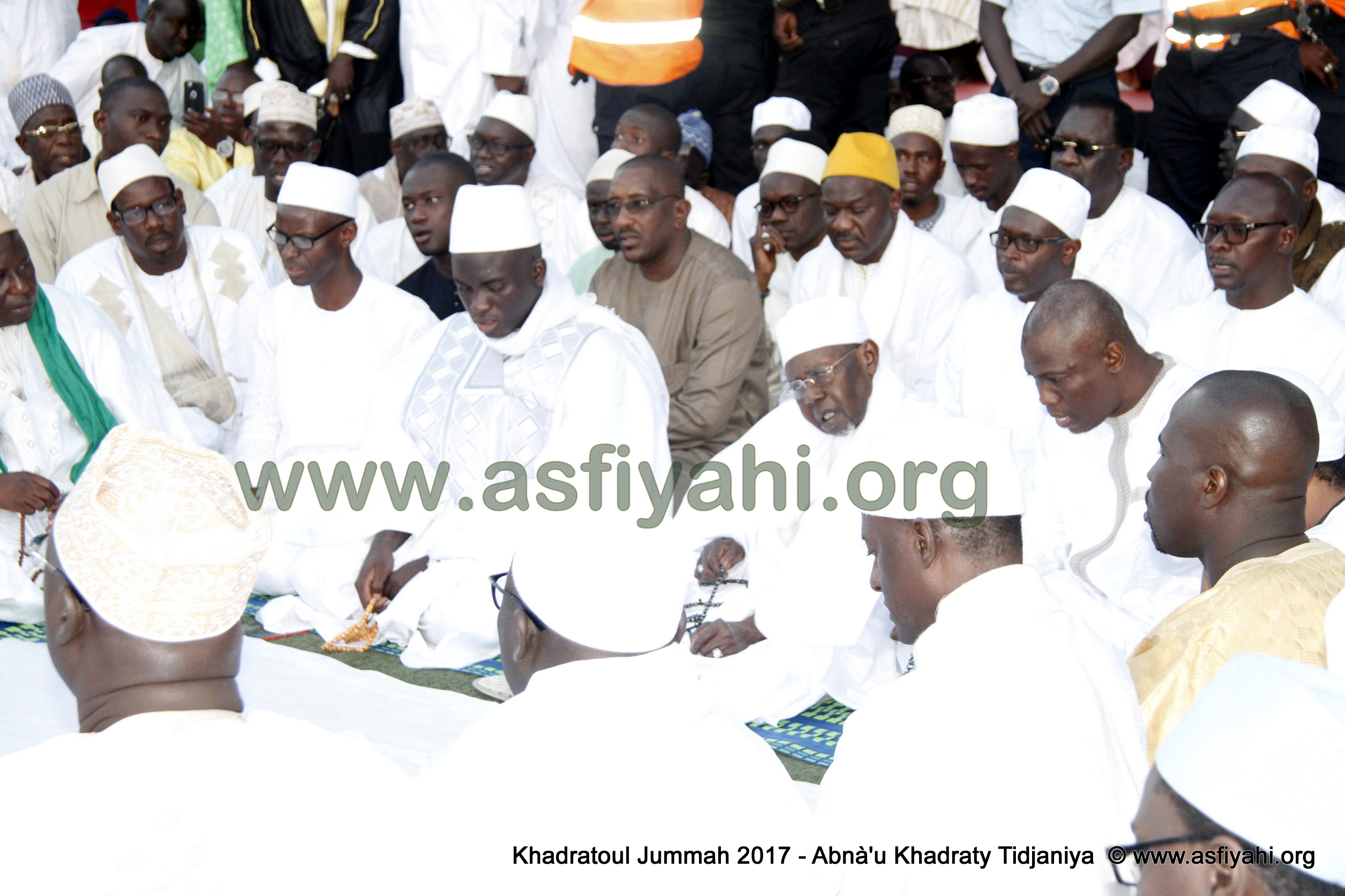PHOTOS - Retour en Images sur la 5éme édition de la Hadratoul Djumah 2017, organisée au Stade Amadou Barry sous la direction de Serigne Abdoul Aziz Sy AL Amine  