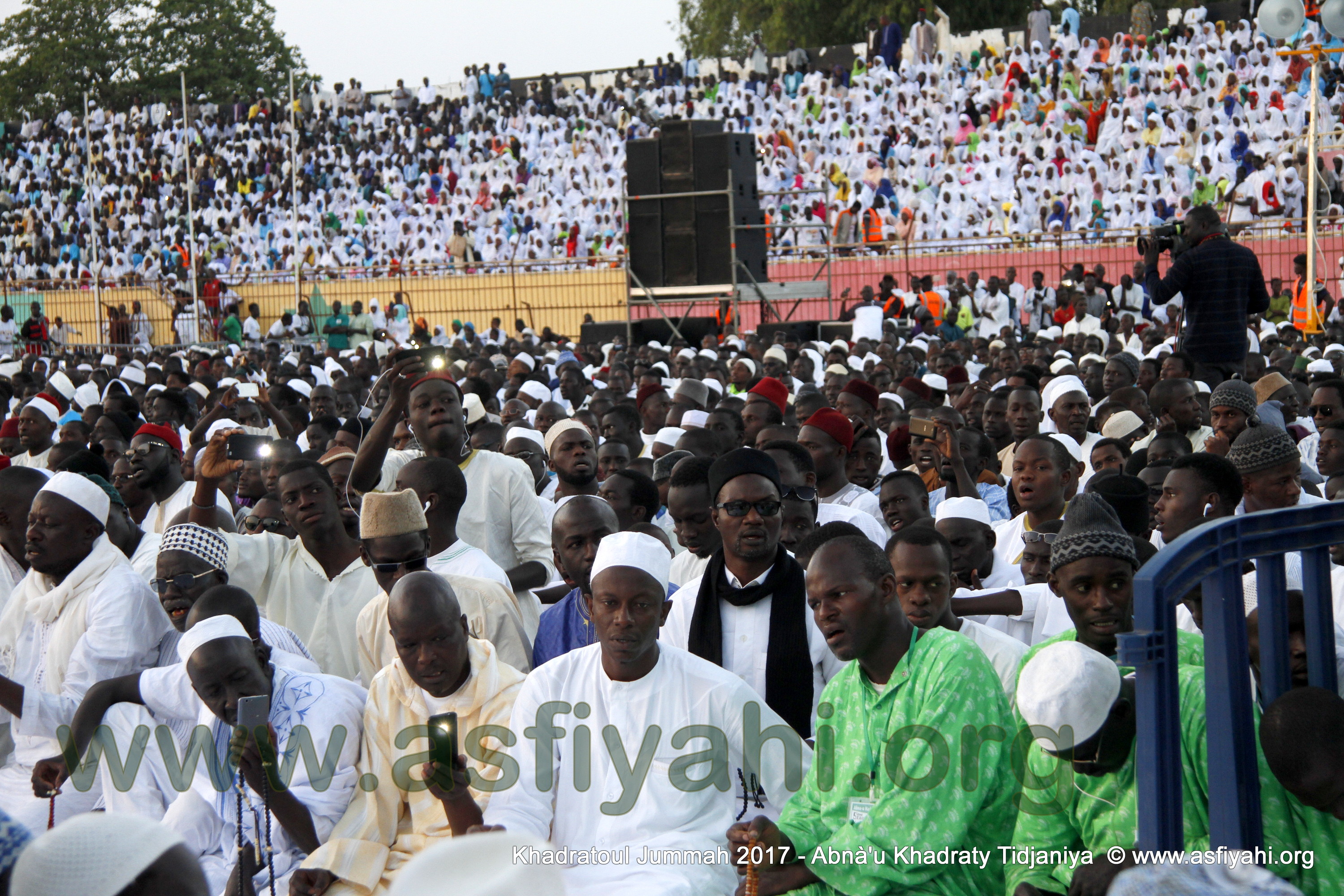 PHOTOS - Retour en Images sur la 5éme édition de la Hadratoul Djumah 2017, organisée au Stade Amadou Barry sous la direction de Serigne Abdoul Aziz Sy AL Amine  