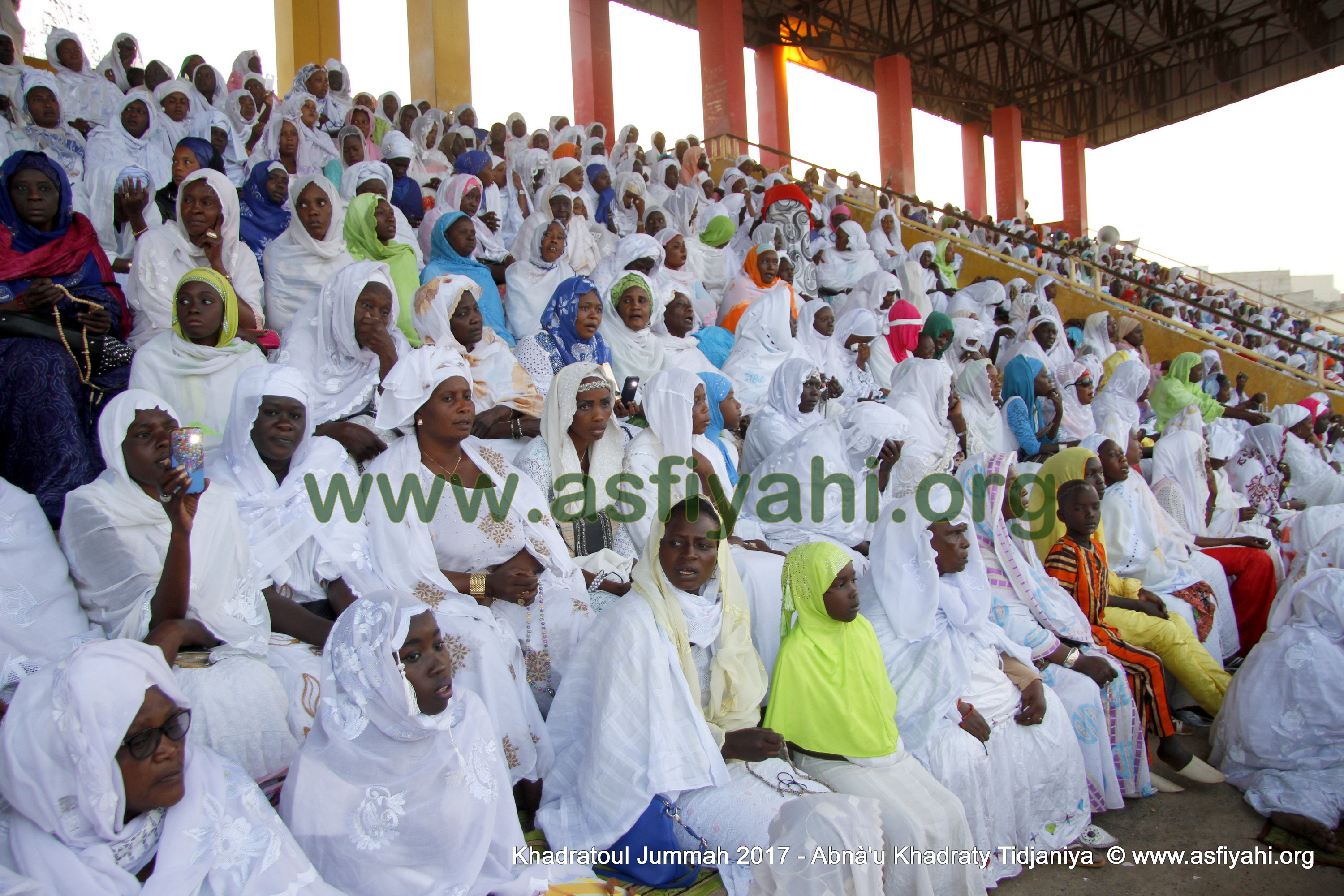 PHOTOS - Retour en Images sur la 5éme édition de la Hadratoul Djumah 2017, organisée au Stade Amadou Barry sous la direction de Serigne Abdoul Aziz Sy AL Amine  