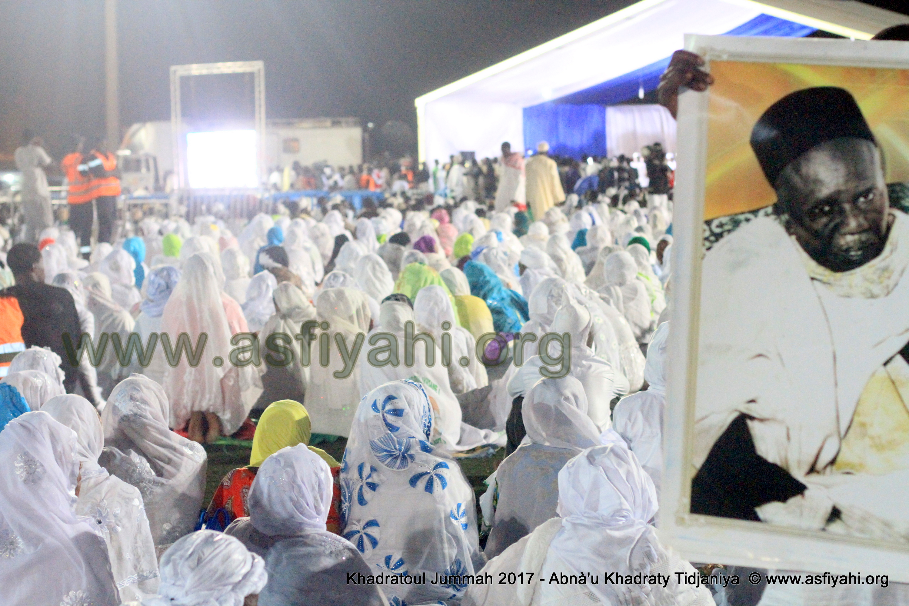 PHOTOS - Retour en Images sur la 5éme édition de la Hadratoul Djumah 2017, organisée au Stade Amadou Barry sous la direction de Serigne Abdoul Aziz Sy AL Amine  