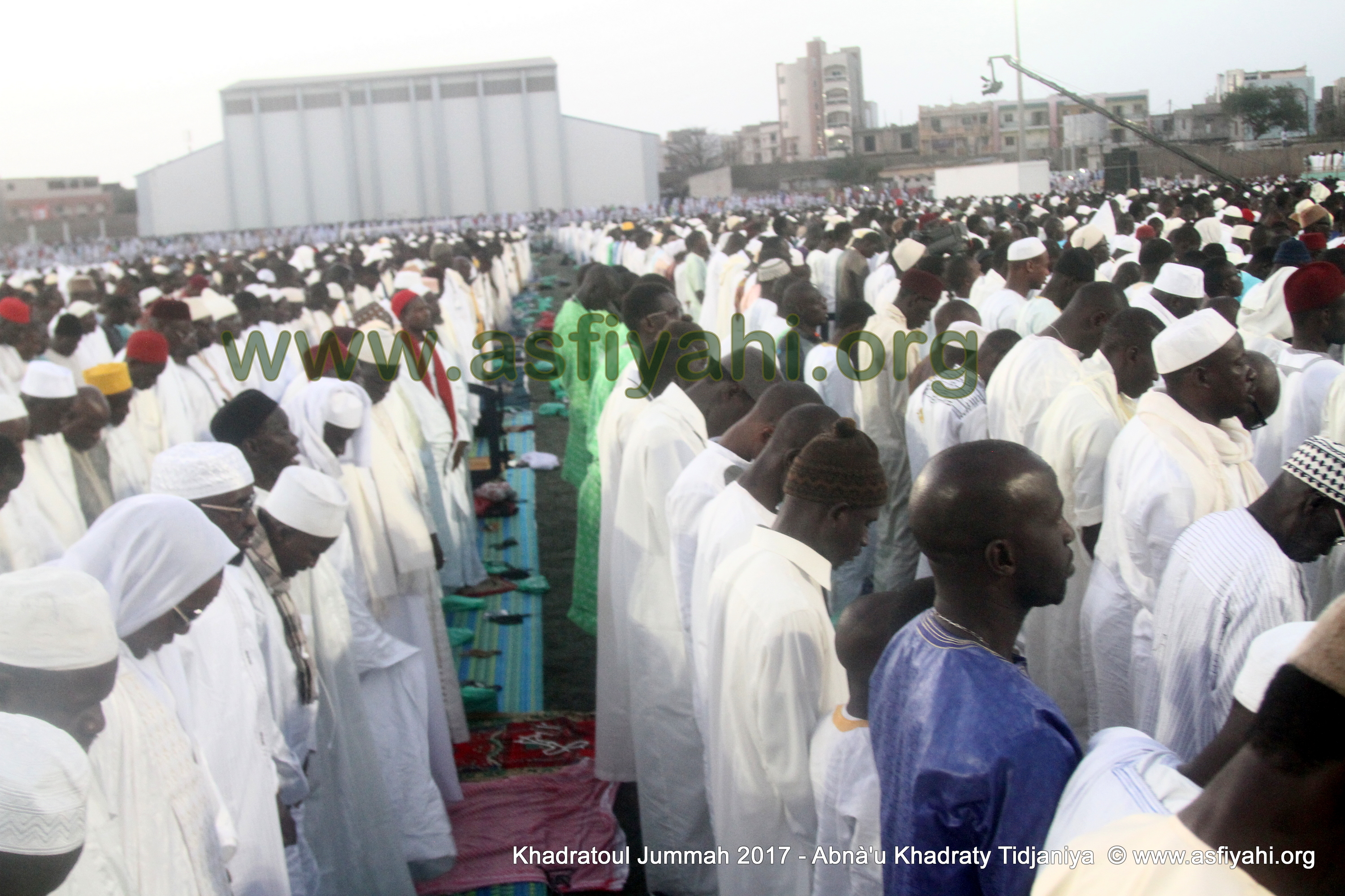PHOTOS - Retour en Images sur la 5éme édition de la Hadratoul Djumah 2017, organisée au Stade Amadou Barry sous la direction de Serigne Abdoul Aziz Sy AL Amine  