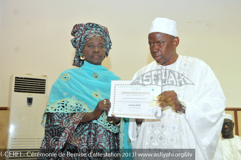 PHOTOS - Les Images de la cérémonie de remise officielle d’attestations aux participants aux séminaires de formation sur divers thèmes islamiques durant l’année académique 2017, organisée par le CERFI du Pr Rawane MBAYE