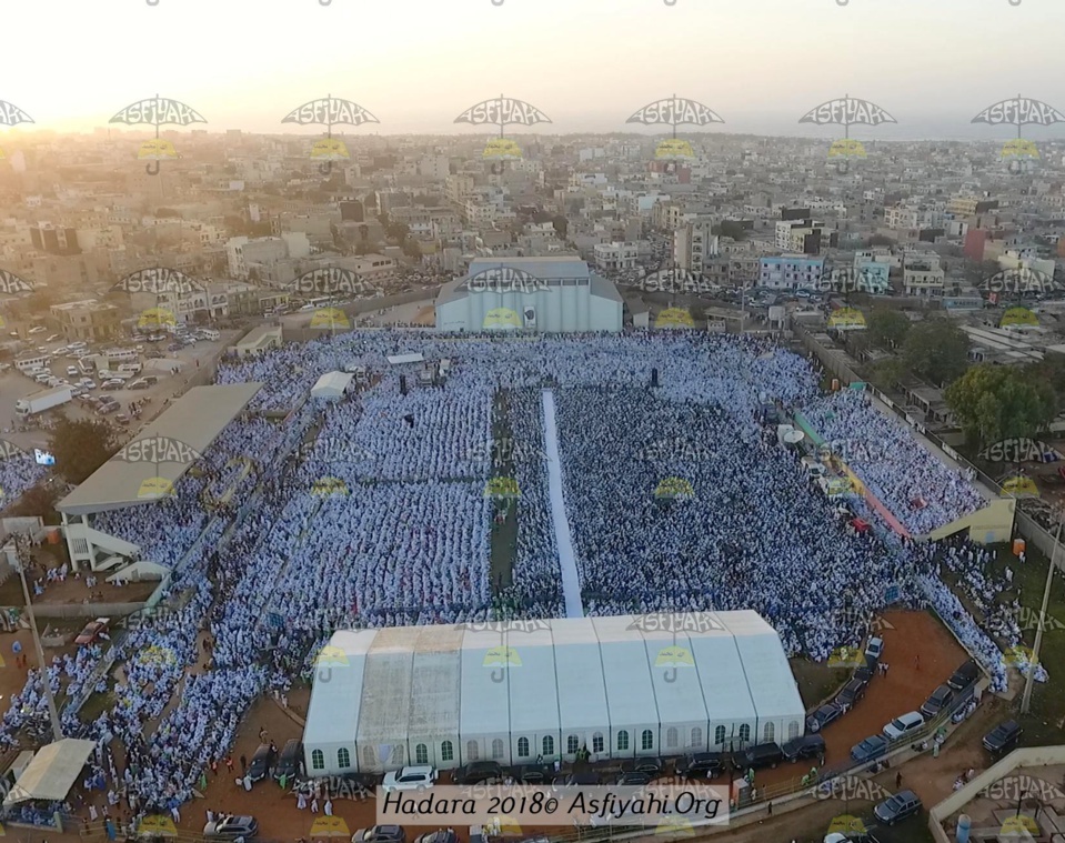 24 PHOTOS - Vue Aérienne de la Hadratoul Jumma de ce Vendredi 11 Mai au Stade Amadou Barry - La Spiritualité Tijan au coeur de Dakar