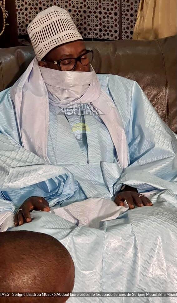 PHOTOS - FASS - Serigne Bassirou Mbacke Abdouhadre presente les condoléances de Serigne Mountakha Mbacké, Khalif General des Mourides