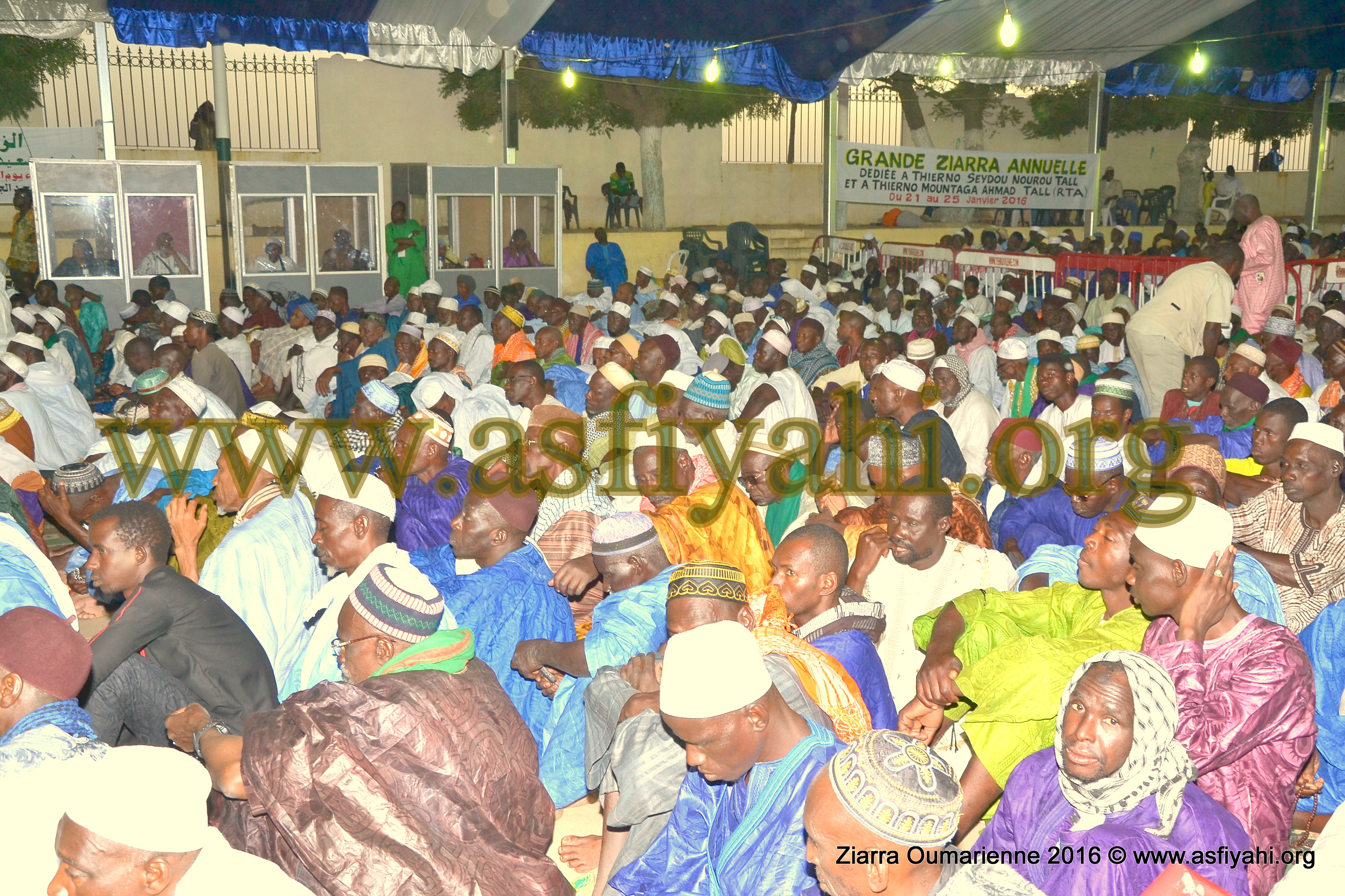 PHOTOS - ZIARRA OUMARIENNE 2016 - Conference sur le Parrain Alpha Hachim Tall, Exposition, Don à la Prison de Rebeuss , Decouvrez les Images de la ferveur de ce Week-end à la Grande Mosquée Oumarienne 