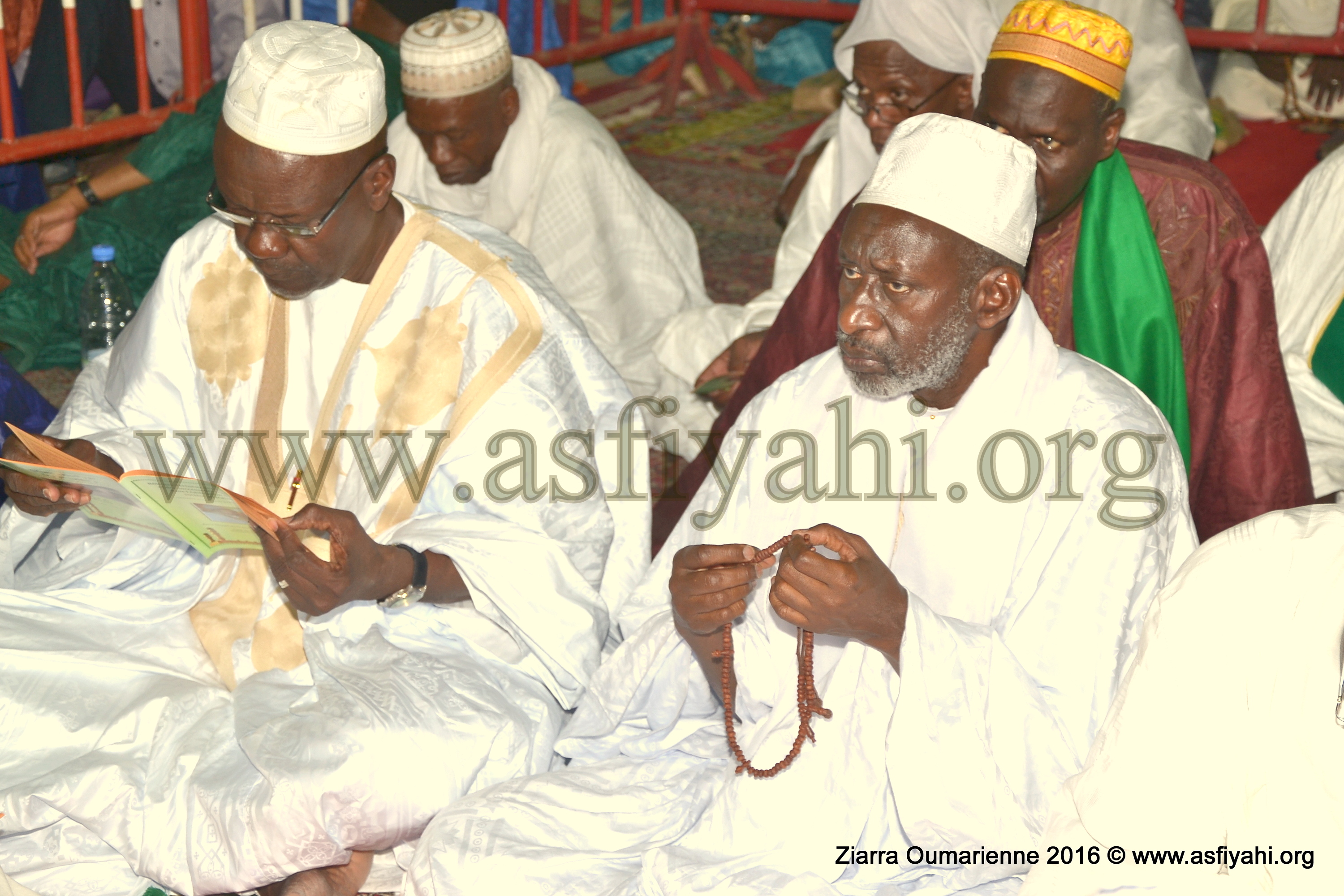 PHOTOS - ZIARRA OUMARIENNE 2016 - Conference sur le Parrain Alpha Hachim Tall, Exposition, Don à la Prison de Rebeuss , Decouvrez les Images de la ferveur de ce Week-end à la Grande Mosquée Oumarienne 