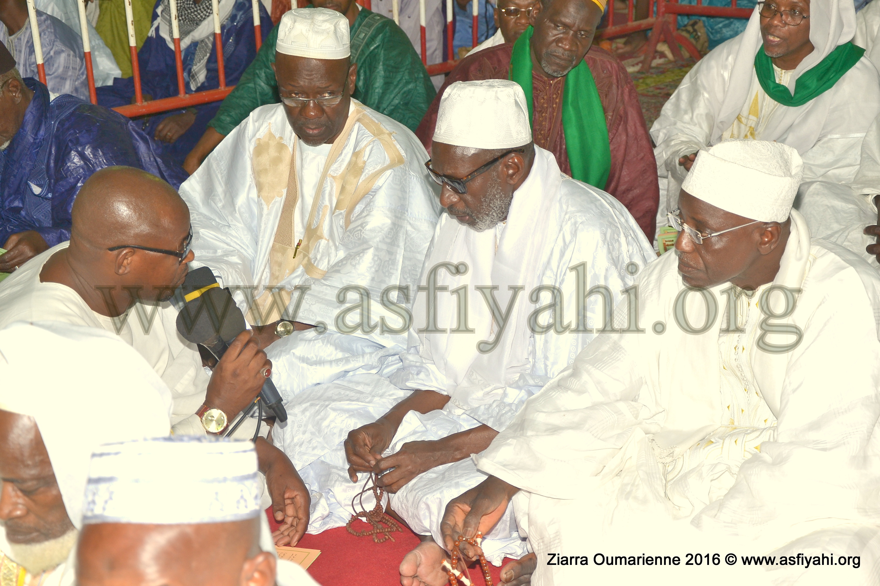 PHOTOS - ZIARRA OUMARIENNE 2016 - Conference sur le Parrain Alpha Hachim Tall, Exposition, Don à la Prison de Rebeuss , Decouvrez les Images de la ferveur de ce Week-end à la Grande Mosquée Oumarienne 