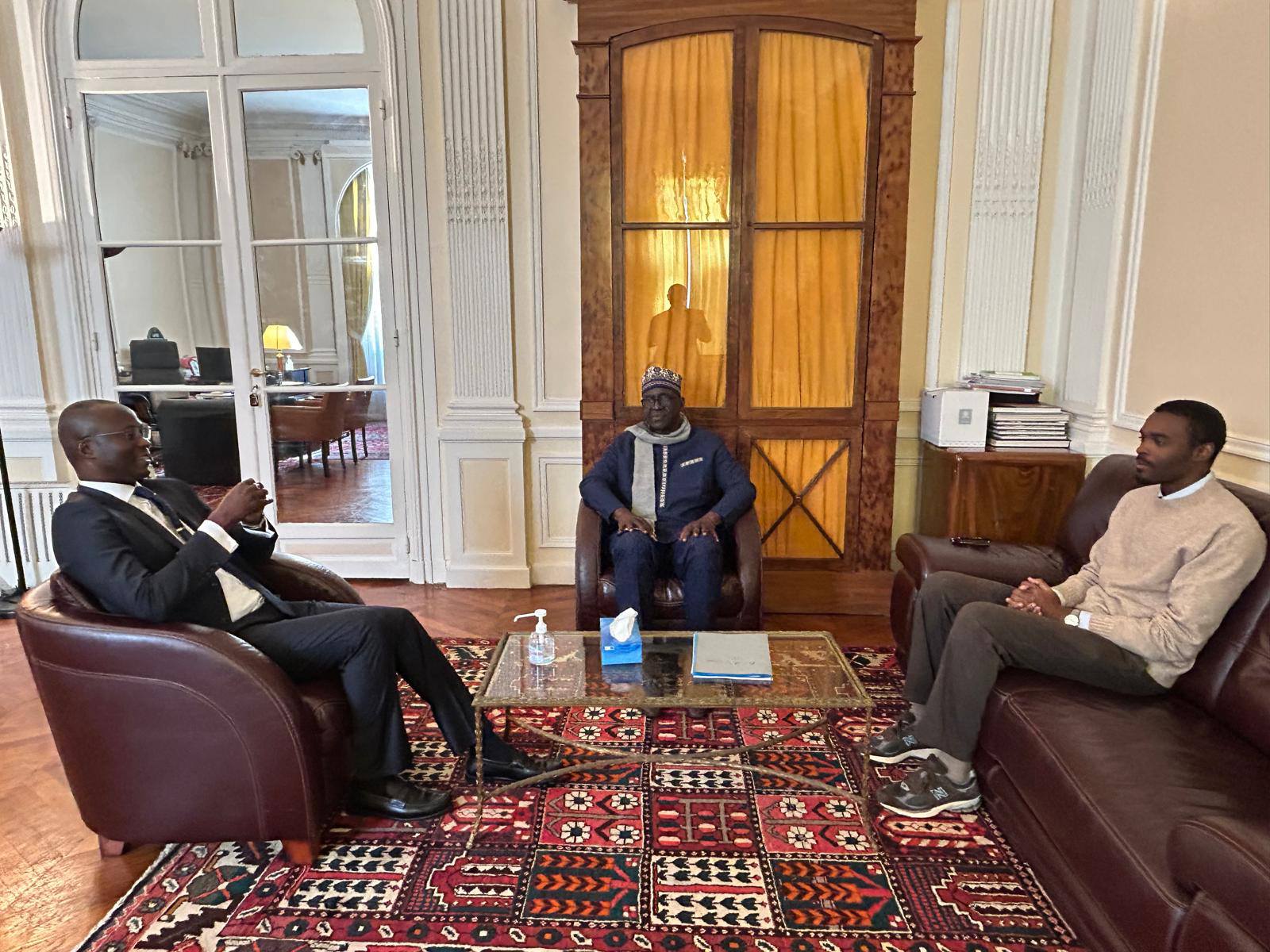 Rencontre entre Serigne Cheikh Oumar Sy Djamil et l’Ambassadeur du Sénégal à Paris