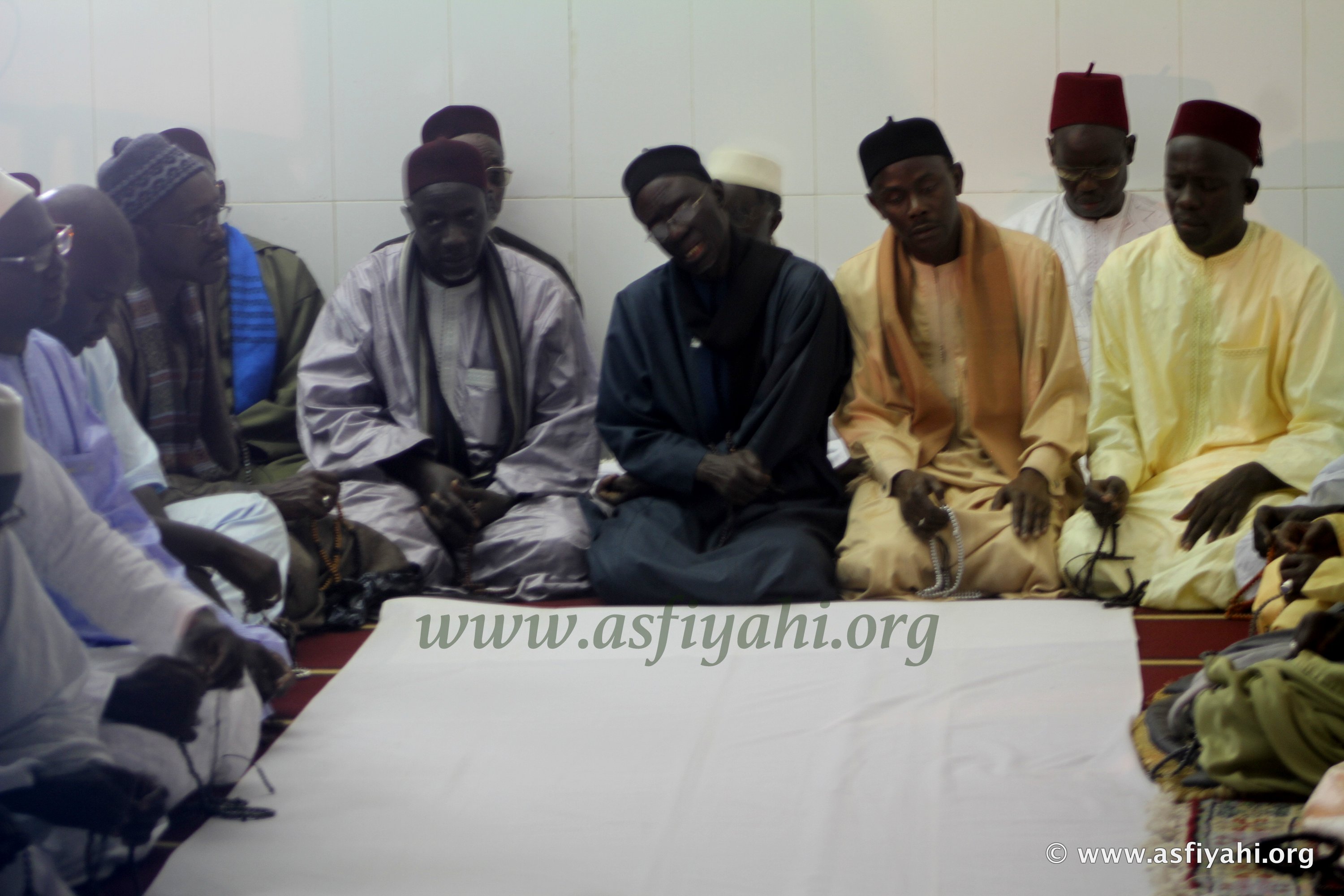 PHOTOS - KHADRATOUL DJUMAH - Serigne Abdoul Aziz Sy Al Amine hôte de Serigne Mor Diop aux parcelles assainies, vendredi 18 mars 2016 