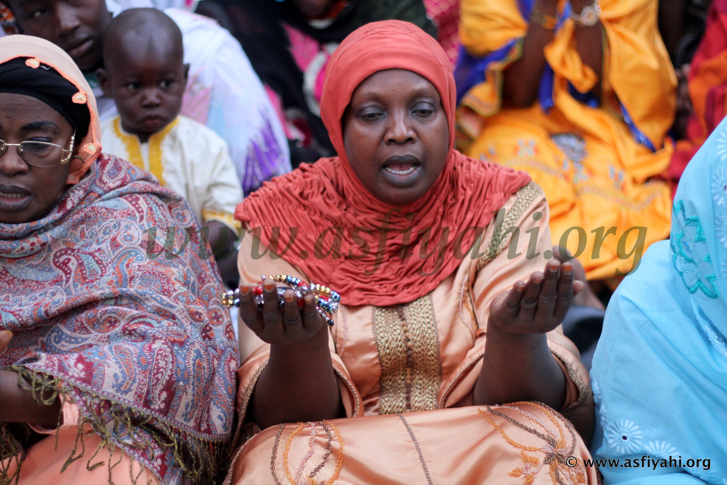 PHOTOS - KHADRATOUL DJUMAH - Serigne Abdoul Aziz Sy Al Amine hôte de Serigne Mor Diop aux parcelles assainies, vendredi 18 mars 2016 
