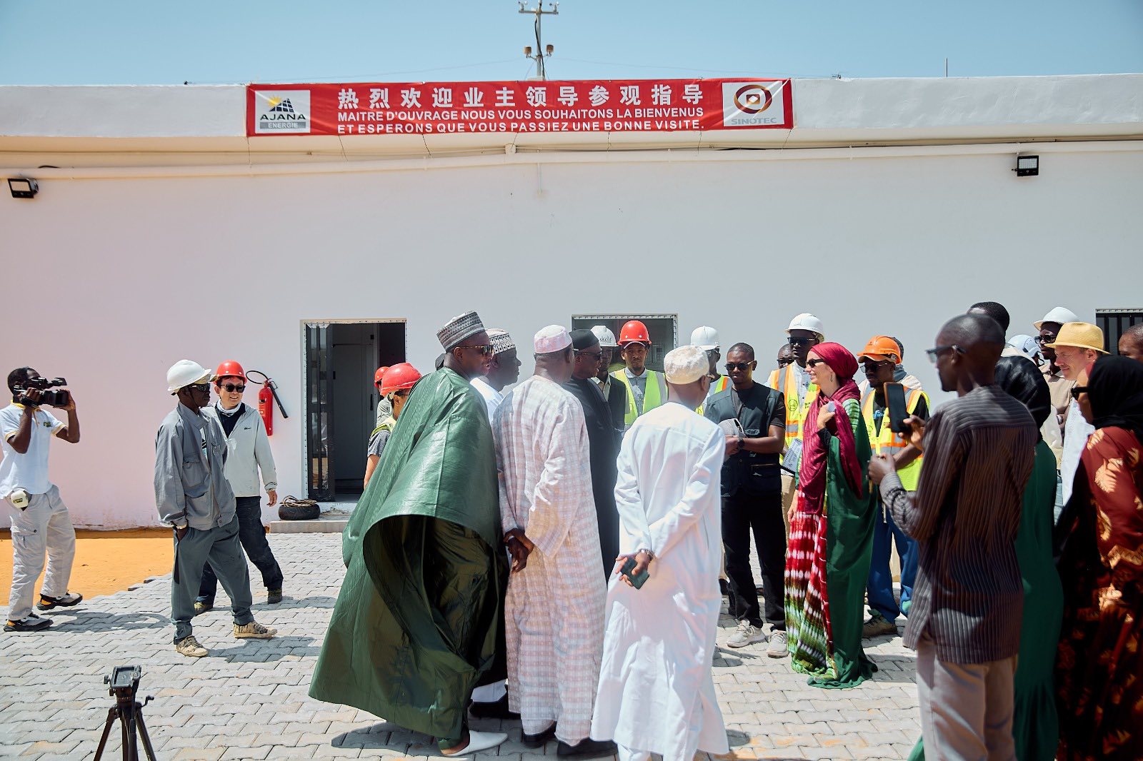 Visite de l’Ambassadrice du Royaume-Uni à Tivaouane : à la centrale solaire et à la Grande Mosquée