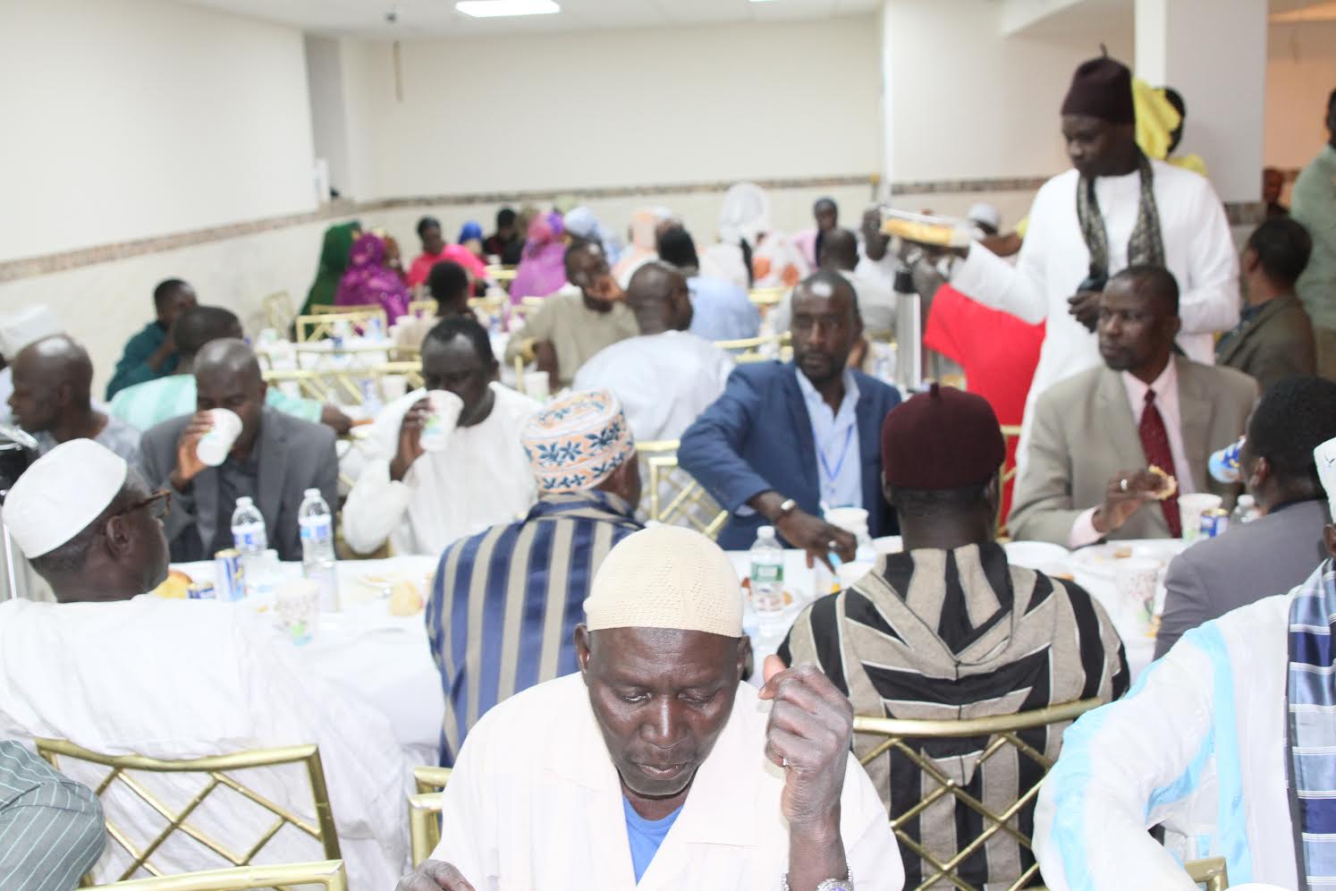 PHOTOS - 10 JUIN 2016 À NEW YORK - Les Images du Hadratoul Djumah suivi de Ndogou organisé à la Zawiya El Hadj Malick Sy de New-York