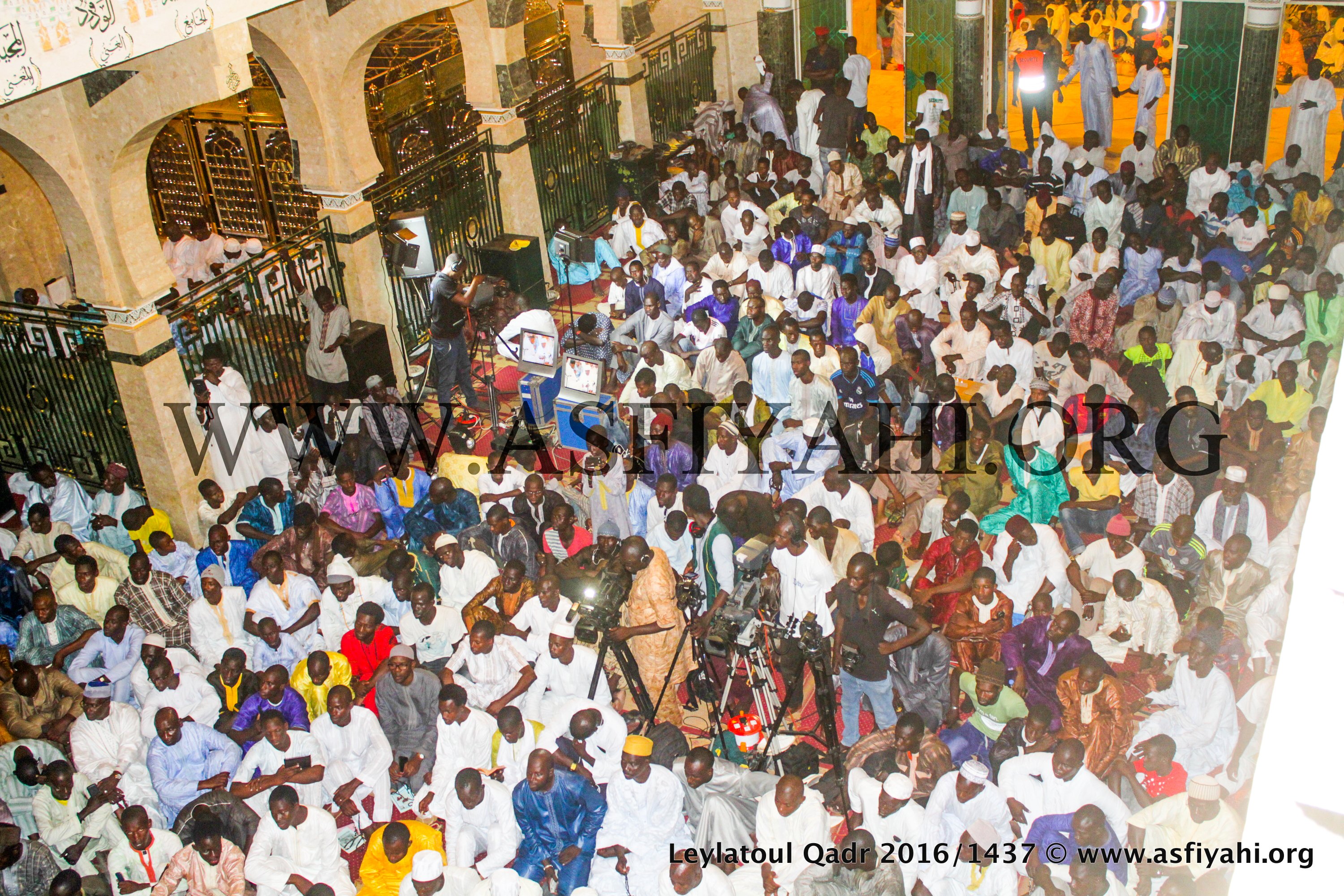 PHOTOS - 2 JUILLET 2016 À TIVAOUANE - Les Images de la Leylatoul Qadr à la Mosquée Serigne Babacar Sy (rta)