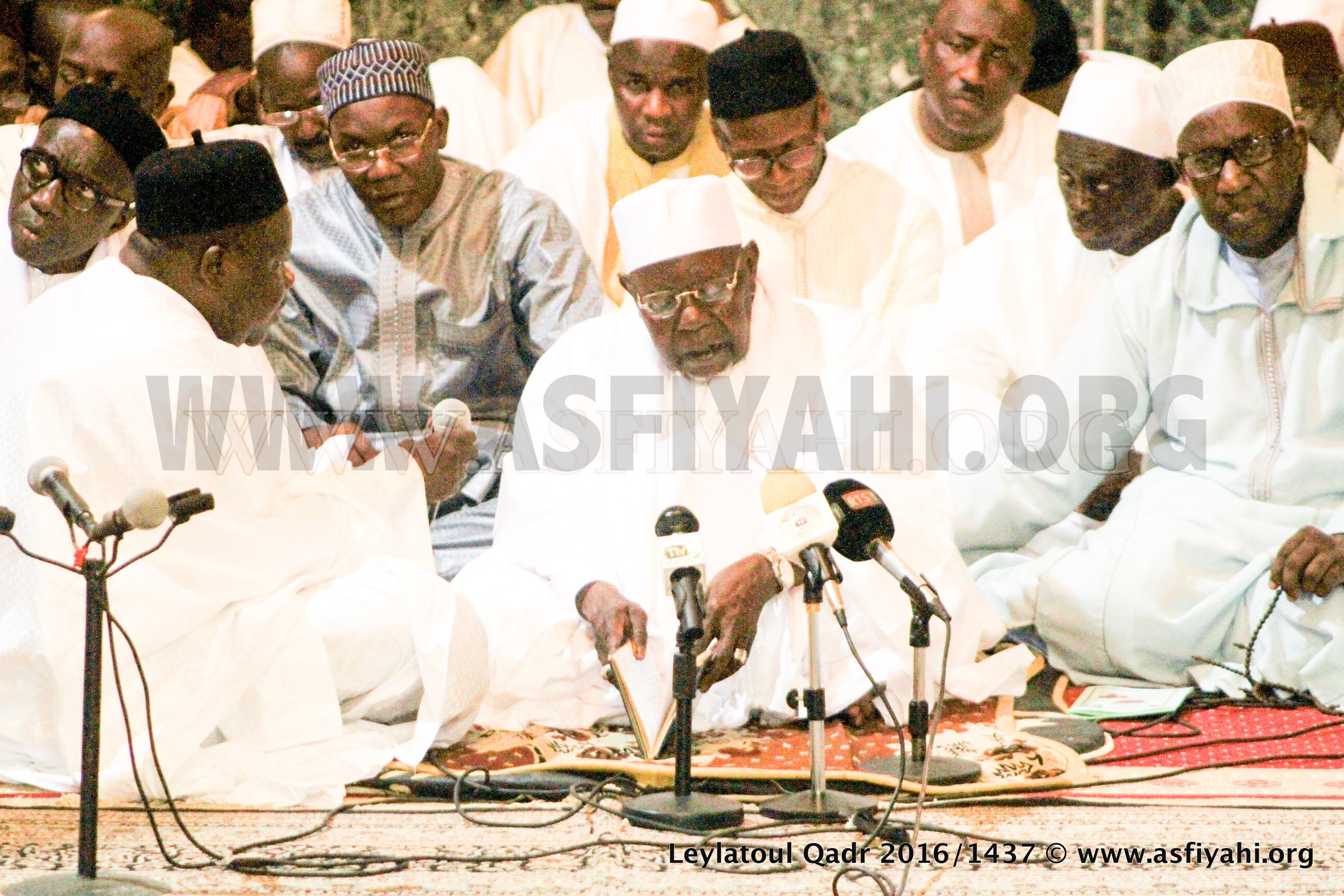 PHOTOS - 2 JUILLET 2016 À TIVAOUANE - Les Images de la Leylatoul Qadr à la Mosquée Serigne Babacar Sy (rta)