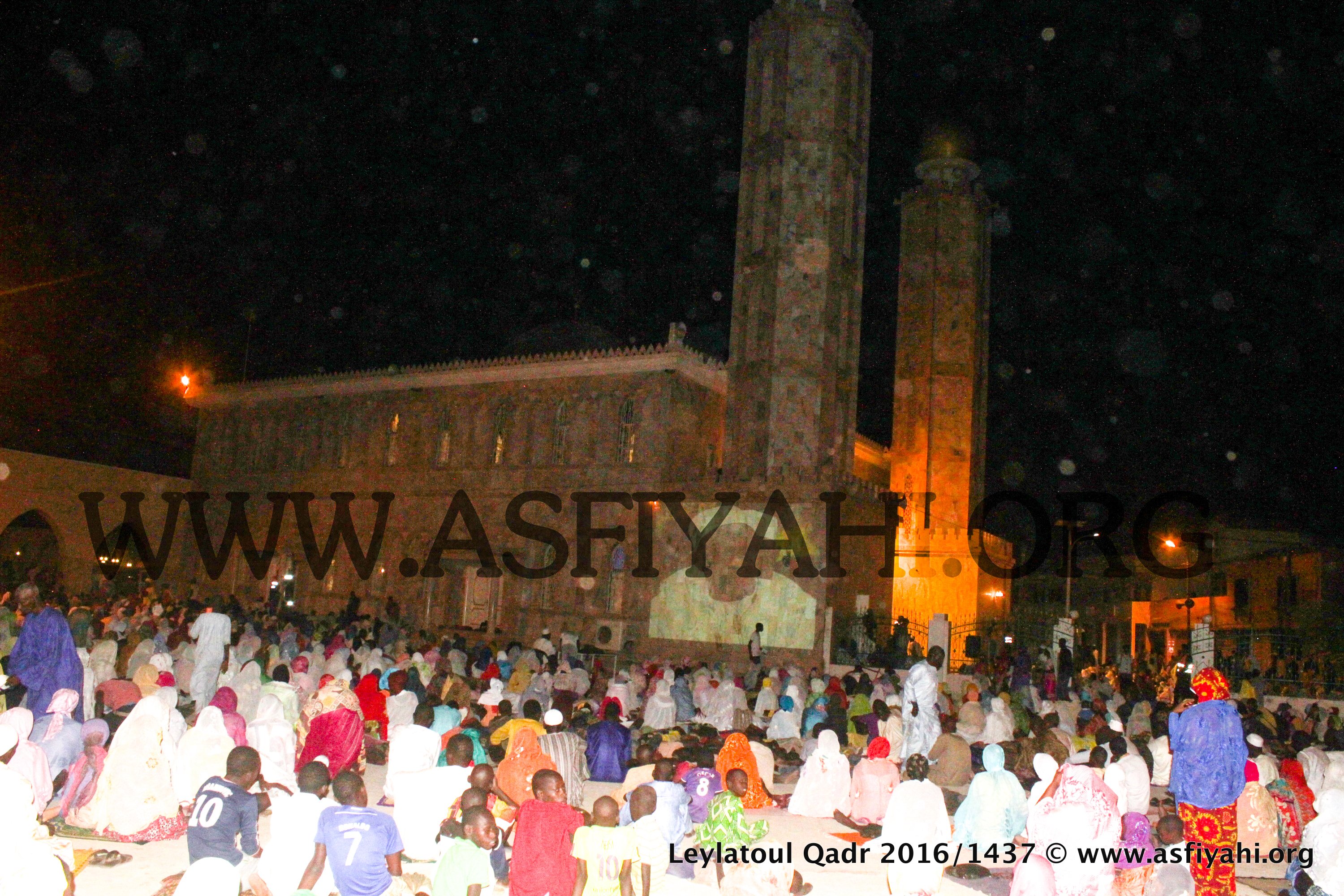 PHOTOS - 2 JUILLET 2016 À TIVAOUANE - Les Images de la Leylatoul Qadr à la Mosquée Serigne Babacar Sy (rta)