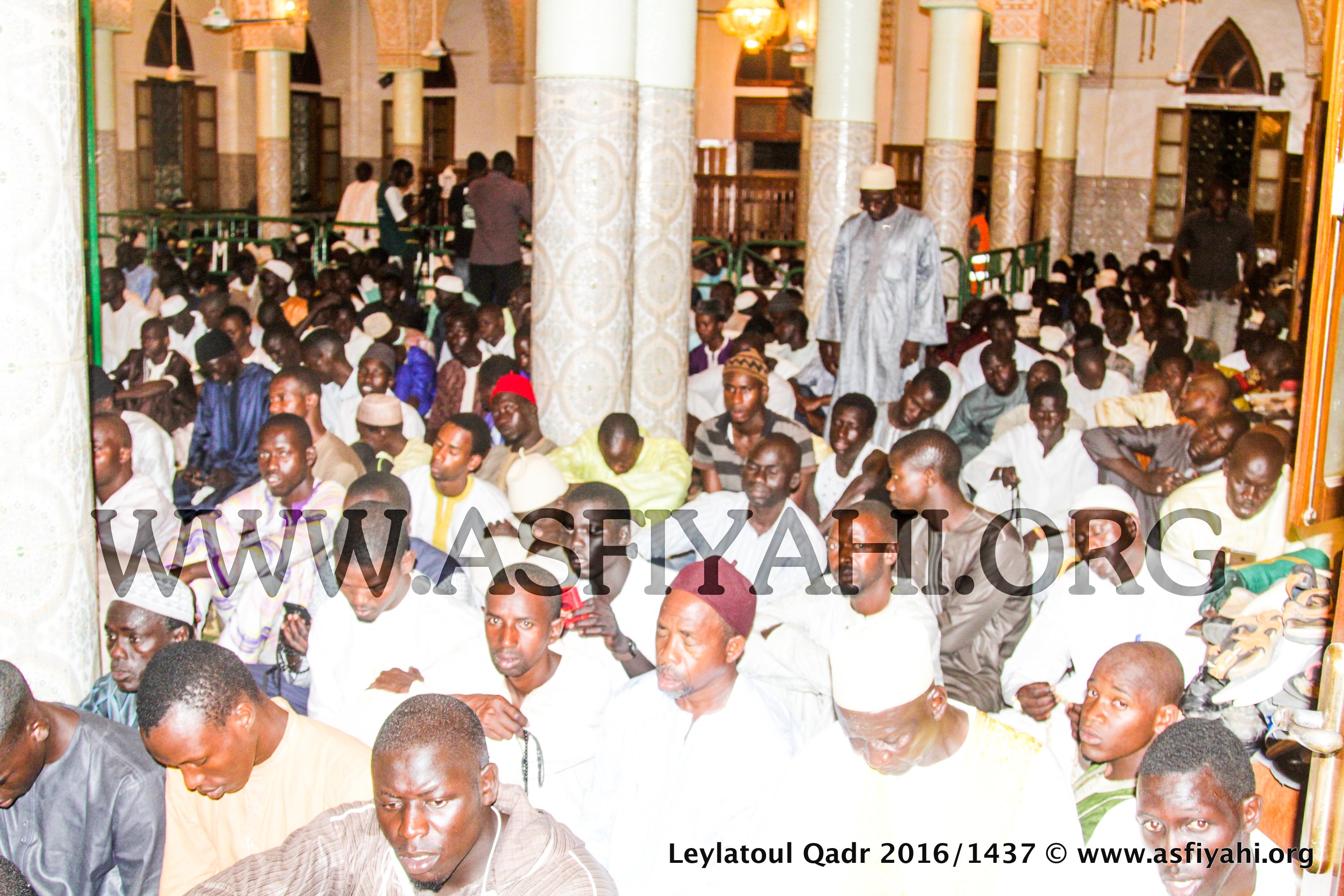 PHOTOS - 2 JUILLET 2016 À TIVAOUANE - Les Images de la Leylatoul Qadr à la Zawiya El Hadj Malick SY (rta)