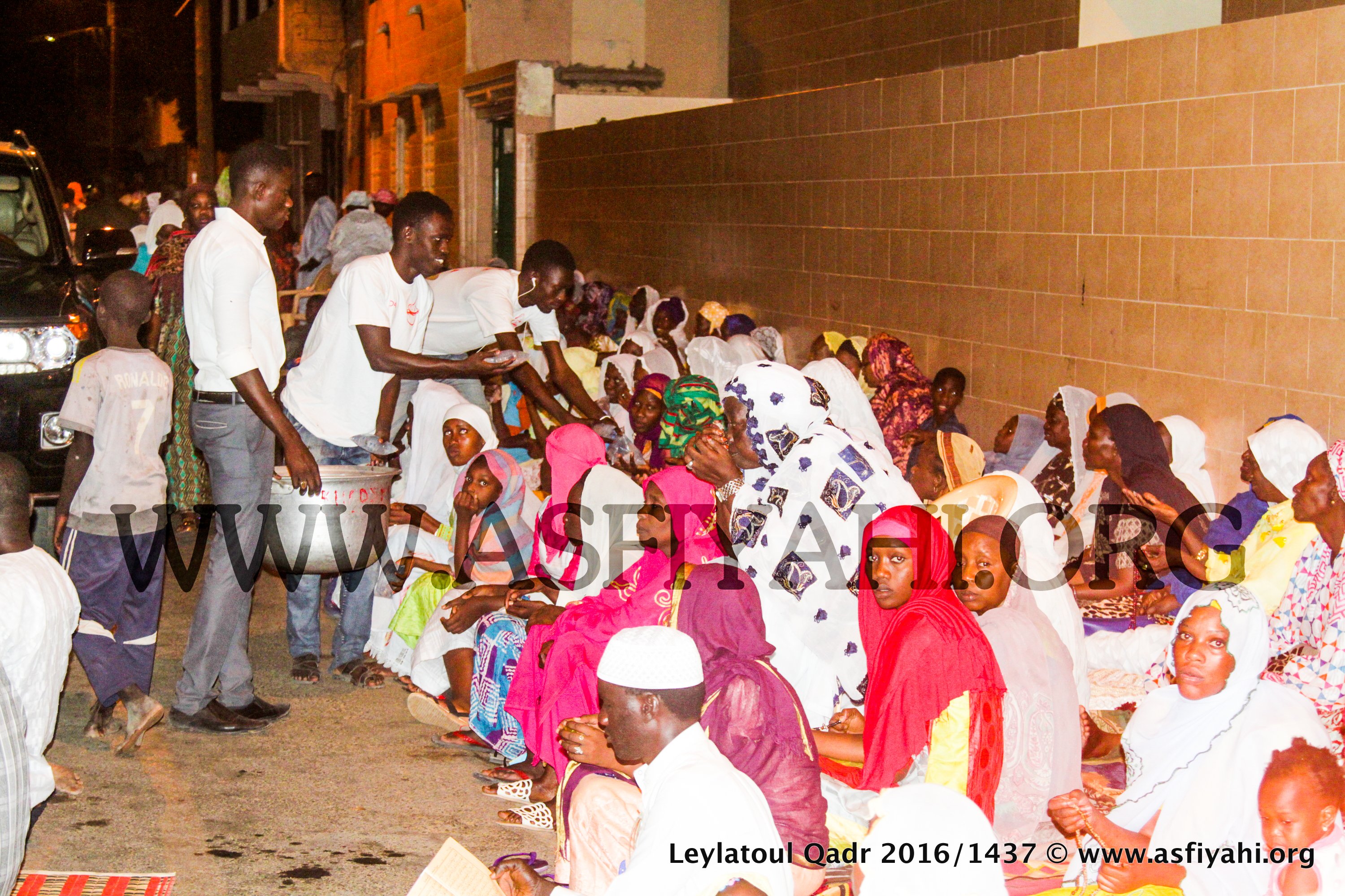 PHOTOS - 2 JUILLET 2016 À TIVAOUANE - Les Images de la Leylatoul Qadr à la Zawiya El Hadj Malick SY (rta)