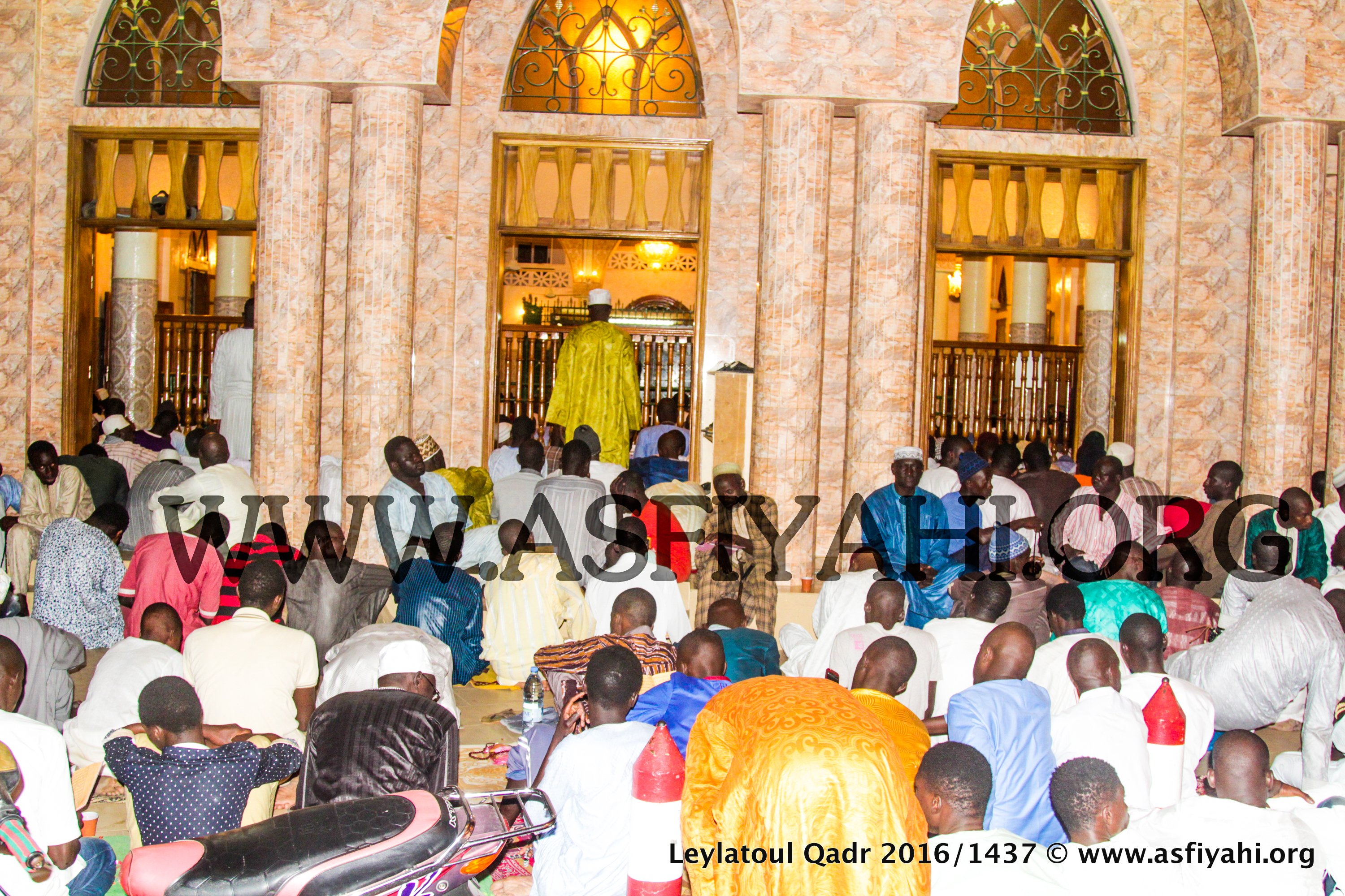 PHOTOS - 2 JUILLET 2016 À TIVAOUANE - Les Images de la Leylatoul Qadr à la Zawiya El Hadj Malick SY (rta)