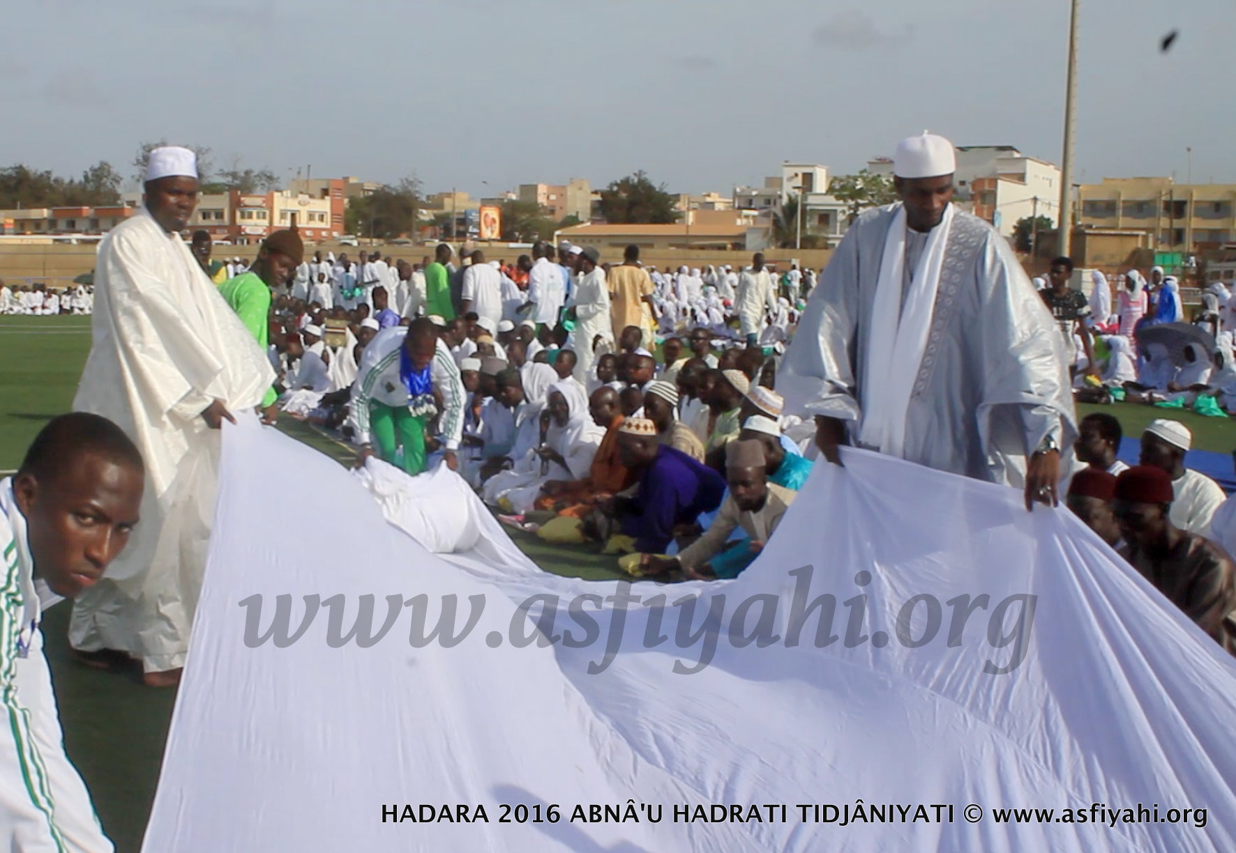 PHOTOS - 15 JUILLET 2016 AU STADE AMADOU BARRY - Regardez les images de la Hadratoul Djumah exceptionnelle presidée par Serigne Abdoul Aziz Sy Al Amine 