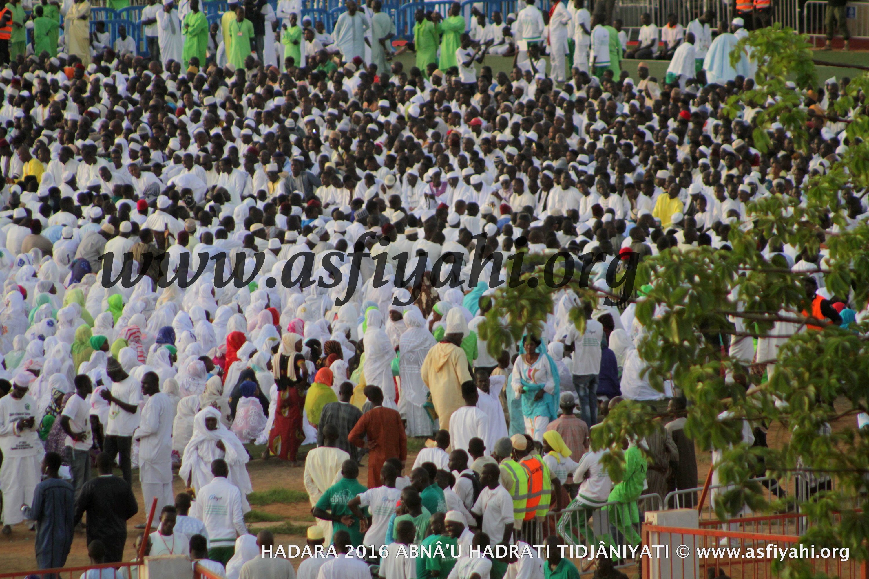 PHOTOS - 15 JUILLET 2016 AU STADE AMADOU BARRY - Regardez les images de la Hadratoul Djumah exceptionnelle presidée par Serigne Abdoul Aziz Sy Al Amine 