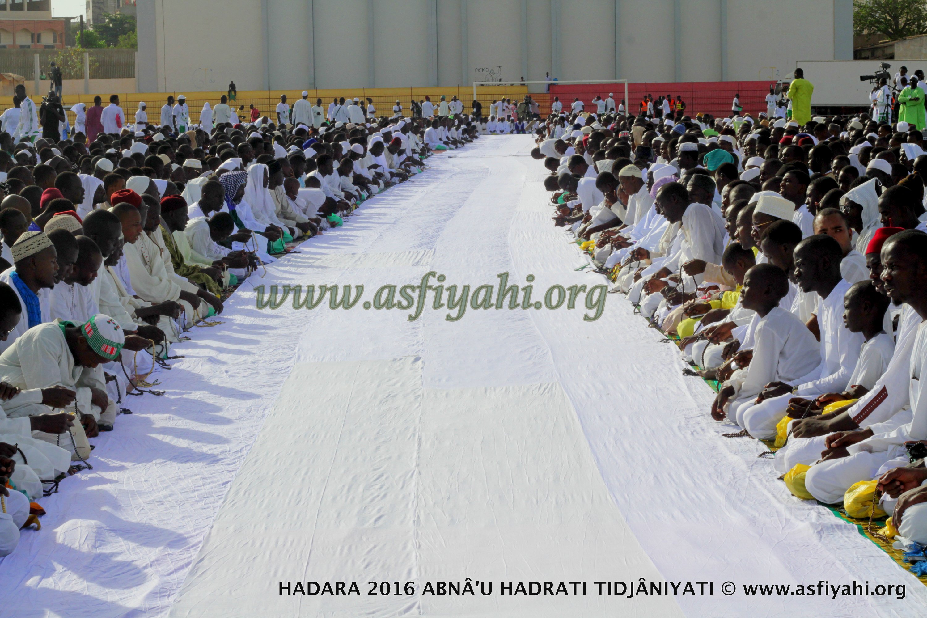 PHOTOS - 15 JUILLET 2016 AU STADE AMADOU BARRY - Regardez les images de la Hadratoul Djumah exceptionnelle presidée par Serigne Abdoul Aziz Sy Al Amine 