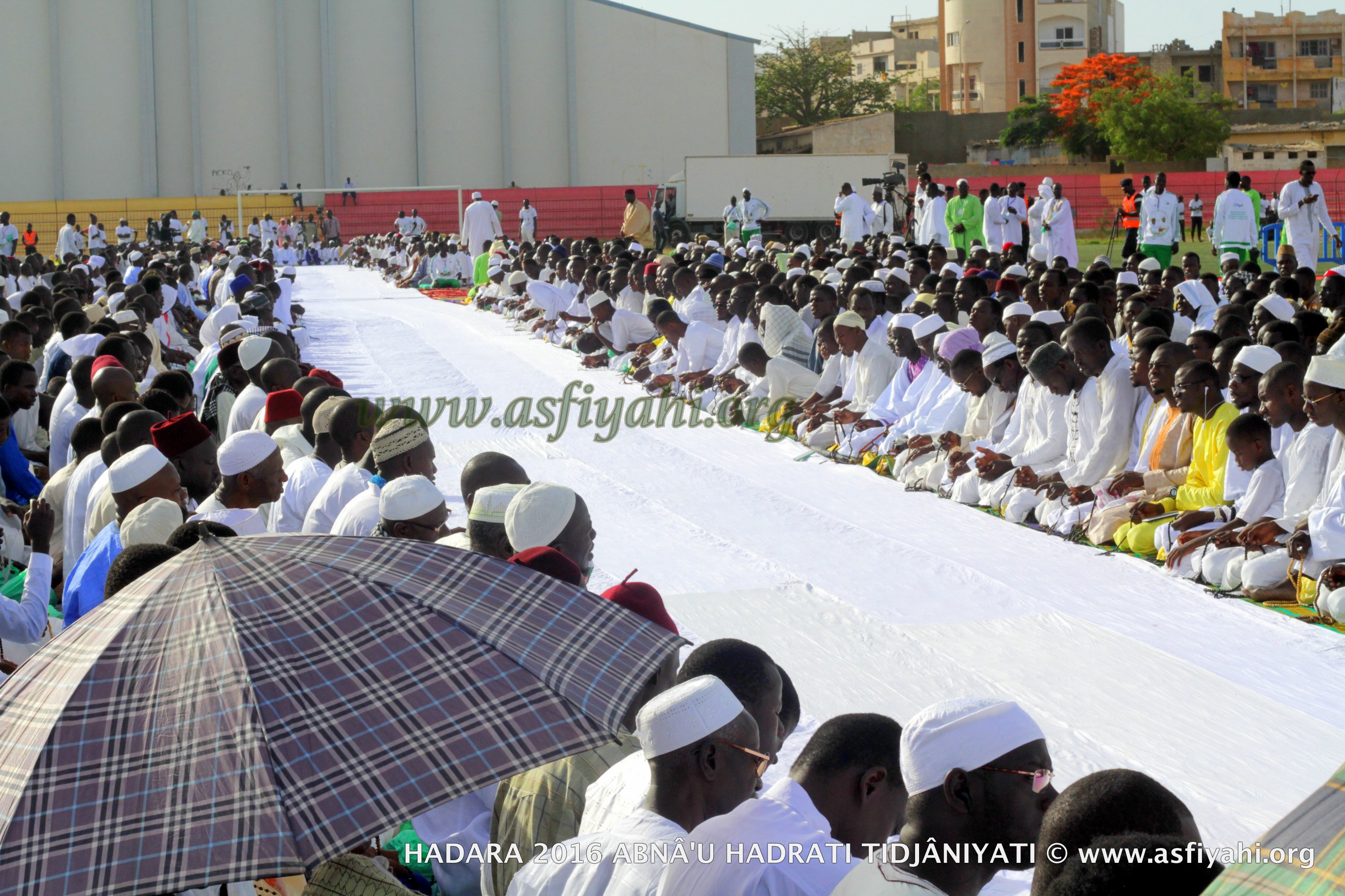 PHOTOS - 15 JUILLET 2016 AU STADE AMADOU BARRY - Regardez les images de la Hadratoul Djumah exceptionnelle presidée par Serigne Abdoul Aziz Sy Al Amine 
