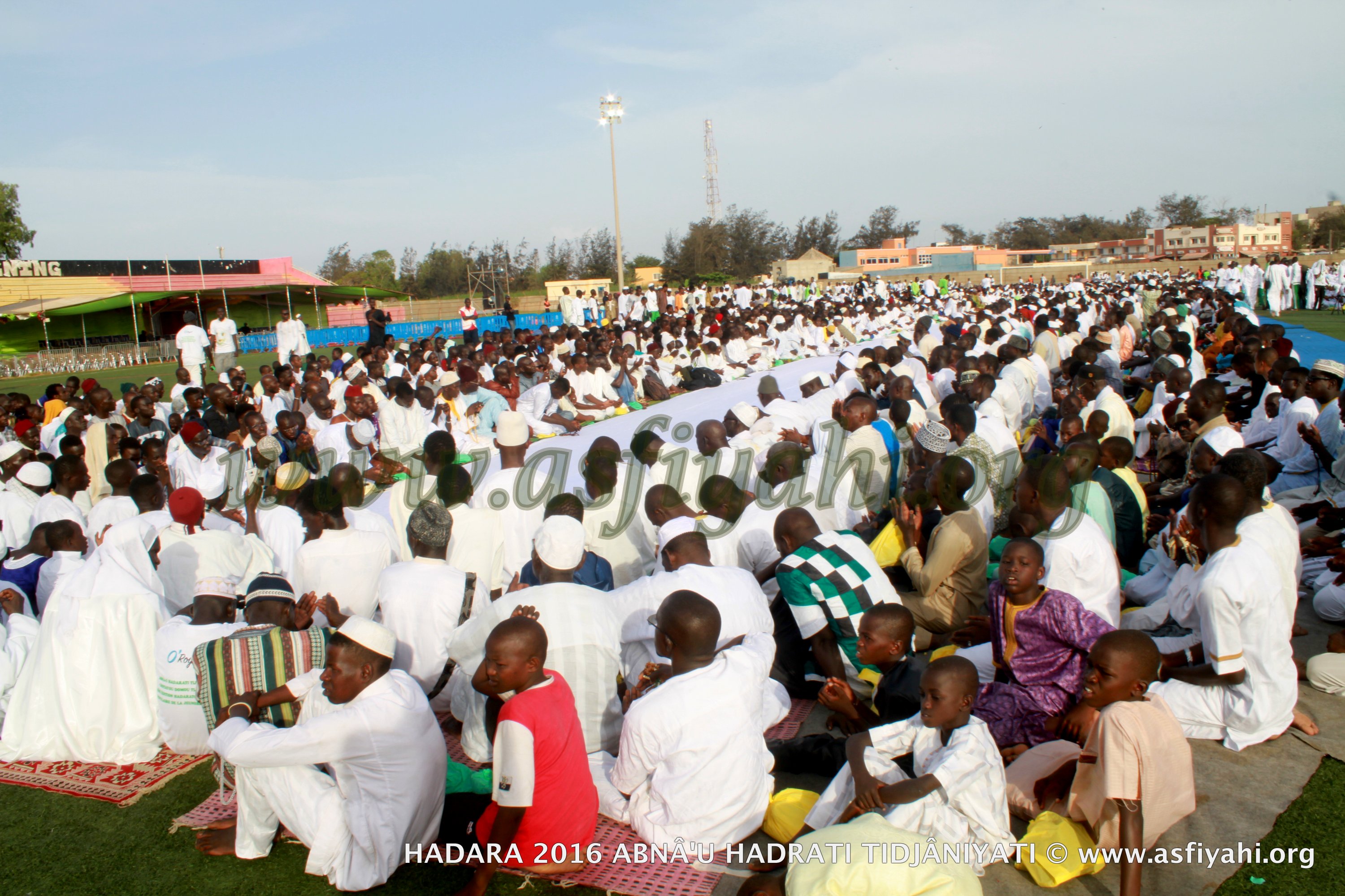 PHOTOS - 15 JUILLET 2016 AU STADE AMADOU BARRY - Regardez les images de la Hadratoul Djumah exceptionnelle presidée par Serigne Abdoul Aziz Sy Al Amine 