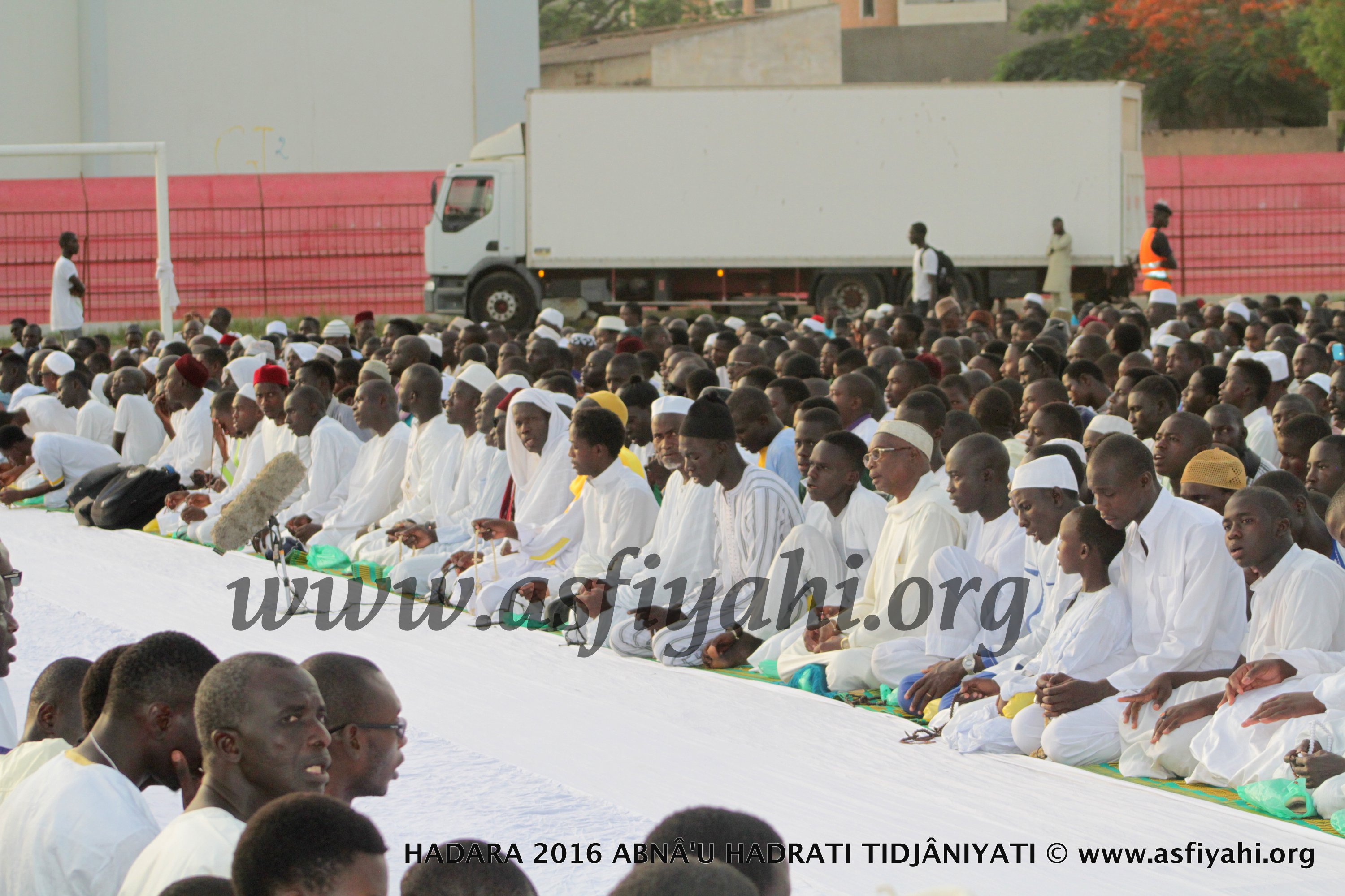 PHOTOS - 15 JUILLET 2016 AU STADE AMADOU BARRY - Regardez les images de la Hadratoul Djumah exceptionnelle presidée par Serigne Abdoul Aziz Sy Al Amine 