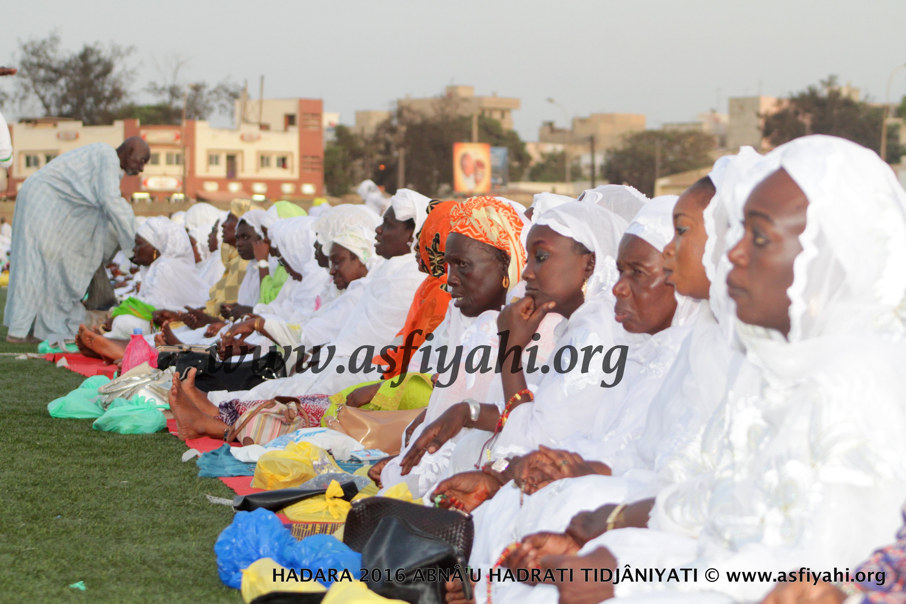 PHOTOS - 15 JUILLET 2016 AU STADE AMADOU BARRY - Regardez les images de la Hadratoul Djumah exceptionnelle presidée par Serigne Abdoul Aziz Sy Al Amine 