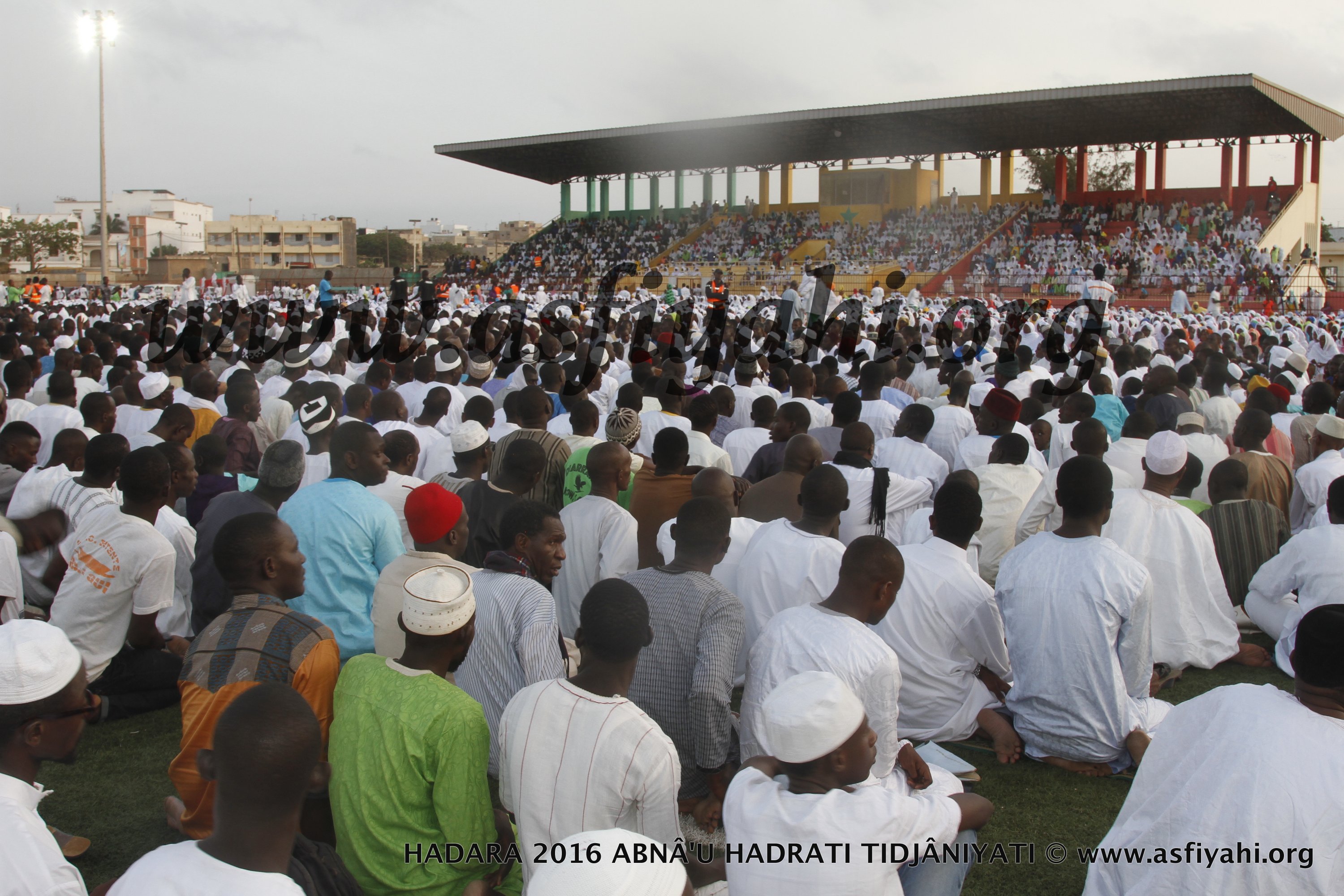PHOTOS - 15 JUILLET 2016 AU STADE AMADOU BARRY - Regardez les images de la Hadratoul Djumah exceptionnelle presidée par Serigne Abdoul Aziz Sy Al Amine 