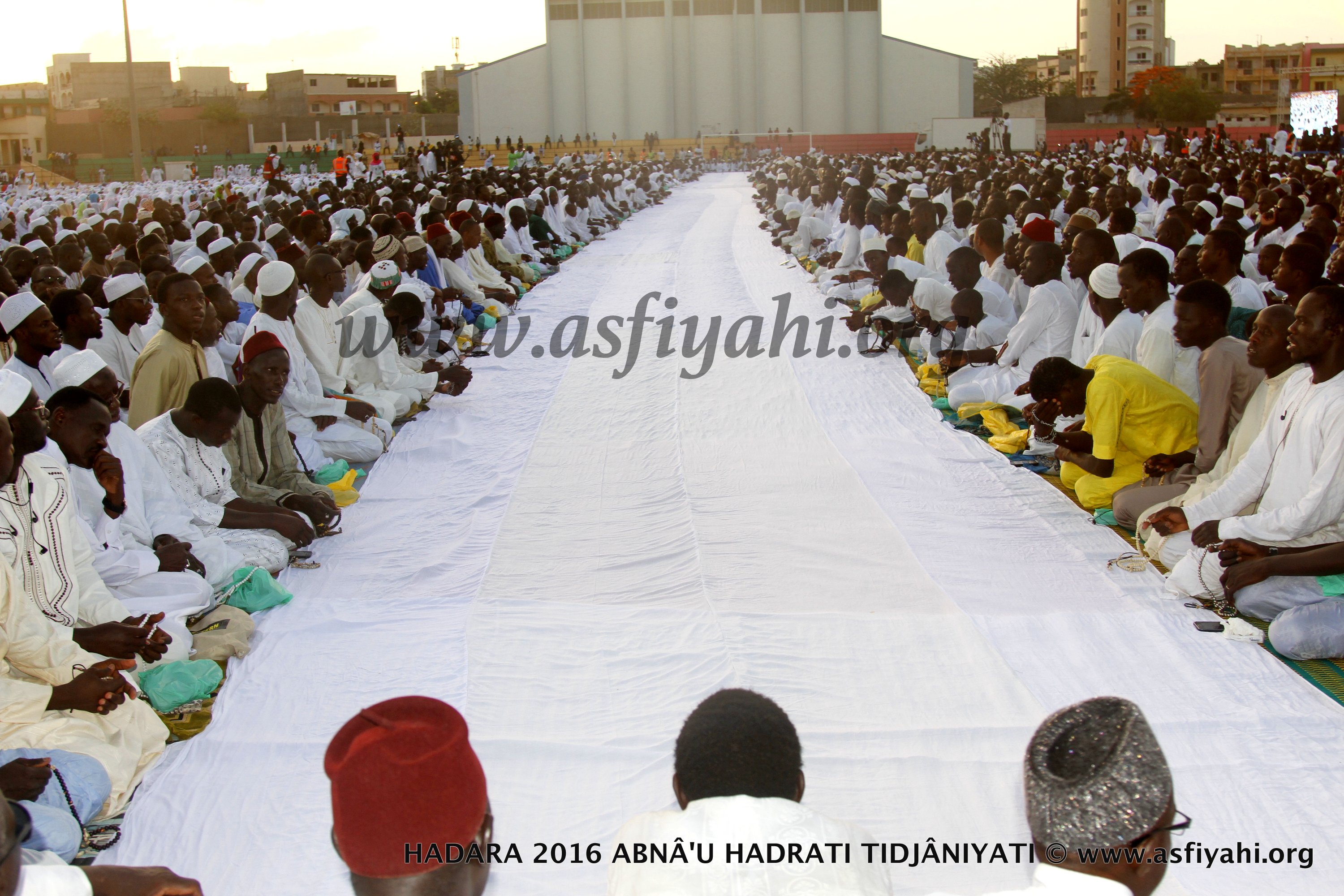 PHOTOS - 15 JUILLET 2016 AU STADE AMADOU BARRY - Regardez les images de la Hadratoul Djumah exceptionnelle presidée par Serigne Abdoul Aziz Sy Al Amine 