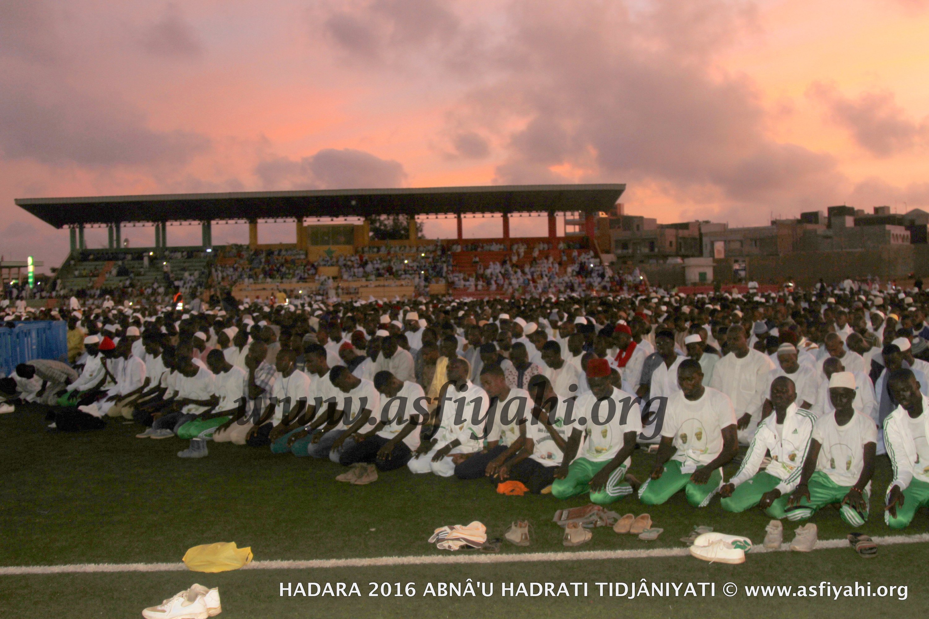 PHOTOS - 15 JUILLET 2016 AU STADE AMADOU BARRY - Regardez les images de la Hadratoul Djumah exceptionnelle presidée par Serigne Abdoul Aziz Sy Al Amine 