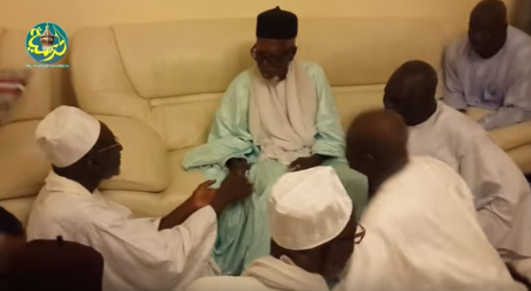 VIDEO - Thierno Madani Tall reçu par le Khalif des Mourides;Cheikh Sidy Mokhtar lui témoigne son dynamisme et son engagement en faveur de l'Islam