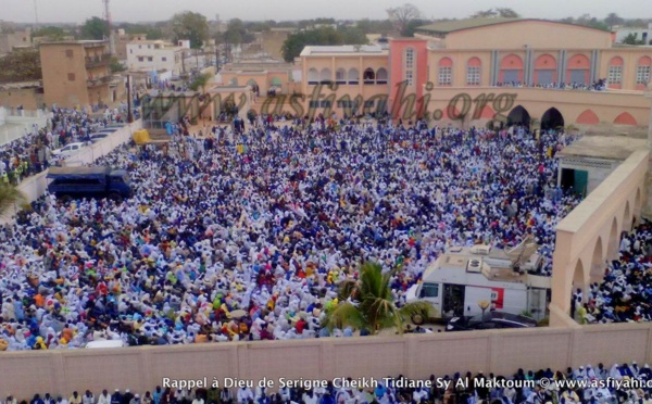 PHOTOS - RAPPEL À DIEU D'AL MAKTOUM: Plusieurs milliers de fidèles se recueillent