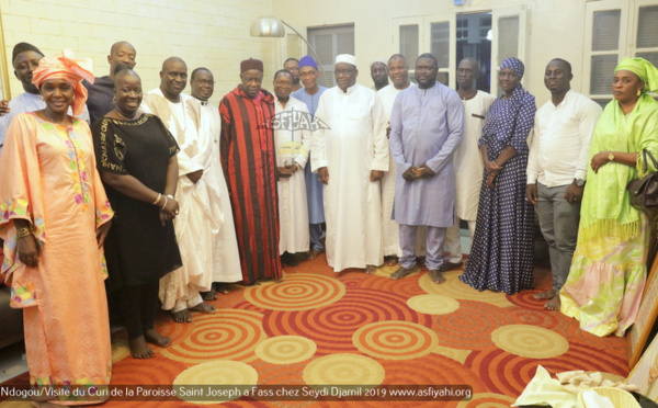 PHOTOS - Spécial Ndogou: Le Curé de la Paroisse Saint Joseph de Médina sise à Fass, chez Serigne Moustapha Sy Djamil