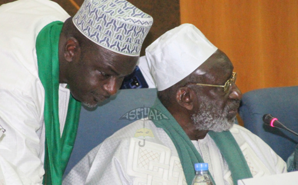 VIDEO -  Production Scientifique de la Ziarra Omarienne 2020 - Honorable Cheikhou Oumar Sy présente le livre:  Le joyau exposé sur la vie d’El Hadj Seydou Nourou 
