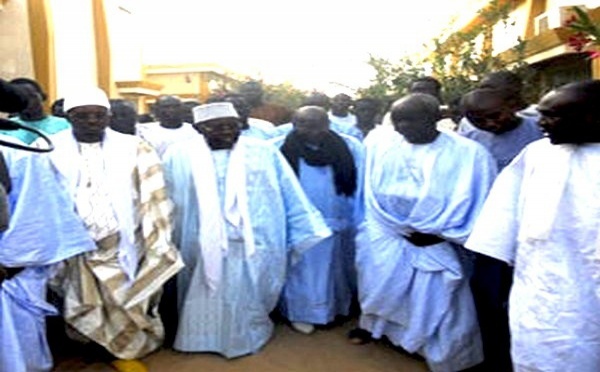 VIDEO : Serigne Abdoul Aziz Sy Al Amine rend visite à Cheikh Sidy Mokhtar Mbacké , Khalif general des Mourides 