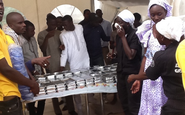 VIDEO - Gamou dans la Solidarité ! Le Dahira Moutahabina Filahi de Diamalaye et le Dahira Asfiyahi distribuent  des Repas le Jour du Mawlid