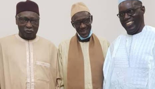 La Hadara de Serigne Alioune BA, reçue par le Khalif général des Tidianes, apporte sa contribution aux travaux de la grande mosquée de Tivaouane