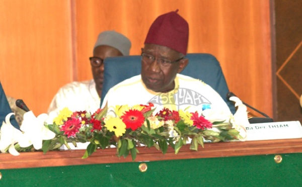 SYMPOSIUM DU MAWLID 2014 - COMMUNICATION DU PR IBA DER THIAM :  L’HISTOIRE DE LA TIJANIYYA AU SENEGAL: ENJEUX ET DEFIS D’UN HÉRITAGE »