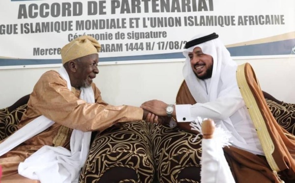 Création du conseil des savants d'Afrique de l'ouest : un accord a été signé entre l'union islamique d'Afrique, à sa tête Cheikh Mahi Ibrahima NIASS, et la Ligue Islamique Mondiale